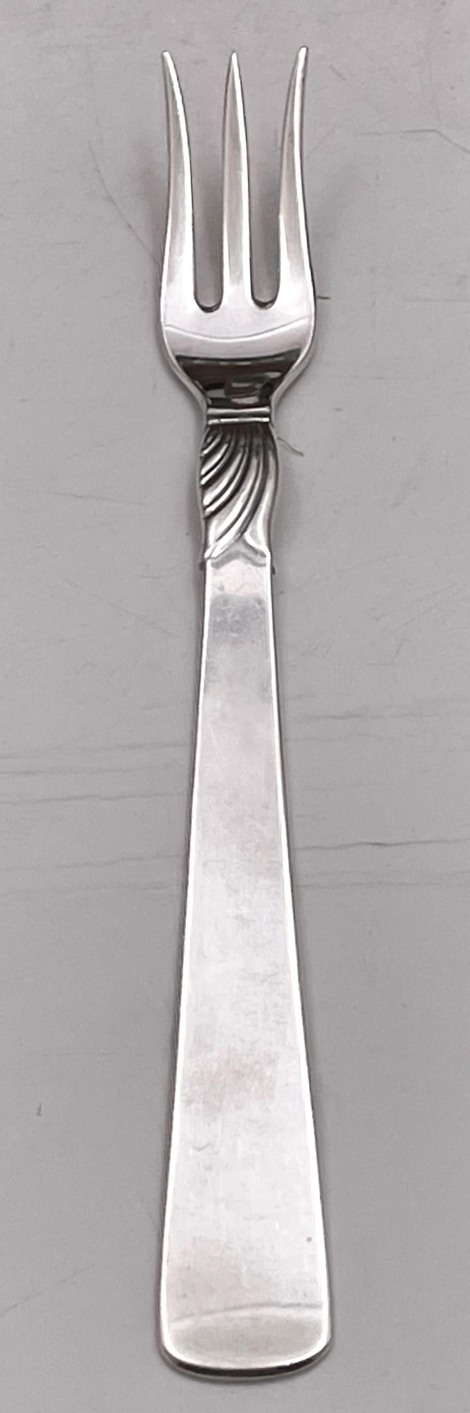 Ensemble danois de 156 pièces de couverts en argent sterling moderne du milieu du siècle dernier en vente 8