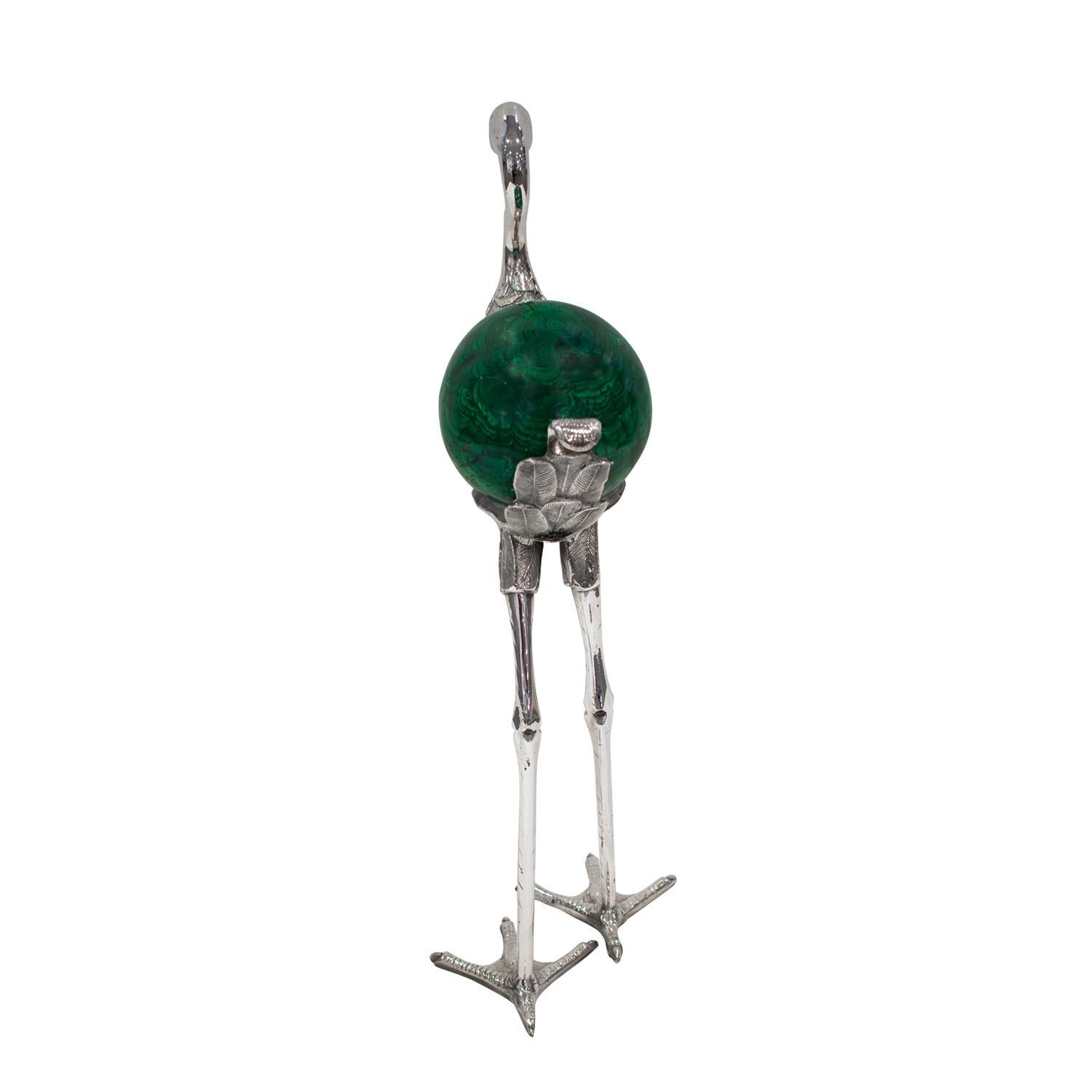 J. Antony Redmile Escultura de garza exótica con orbe de malaquita incrustado Años 70 (Firmada) Hecho a mano en venta