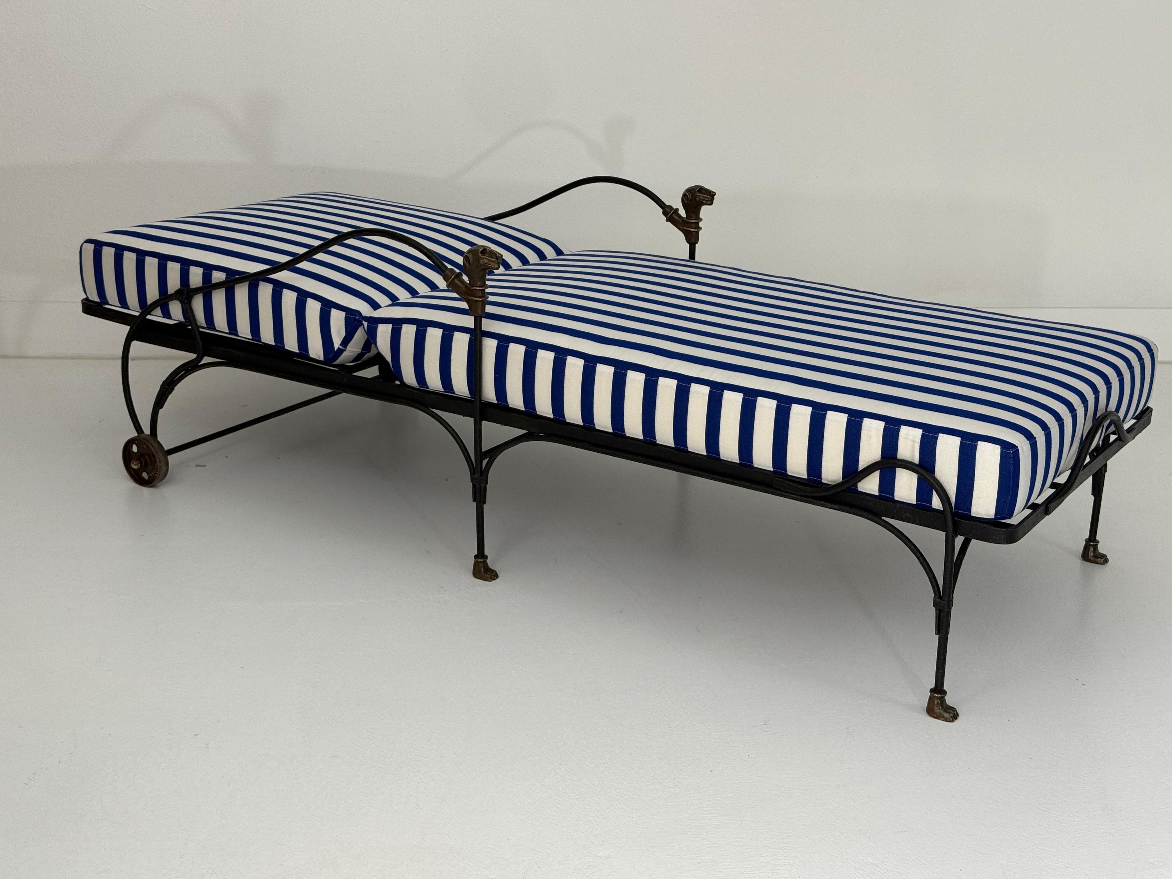 Fine XX secolo J-Art Iron Co. Chaise Lounge, Teste di pantera in bronzo, 4 disponibili in vendita