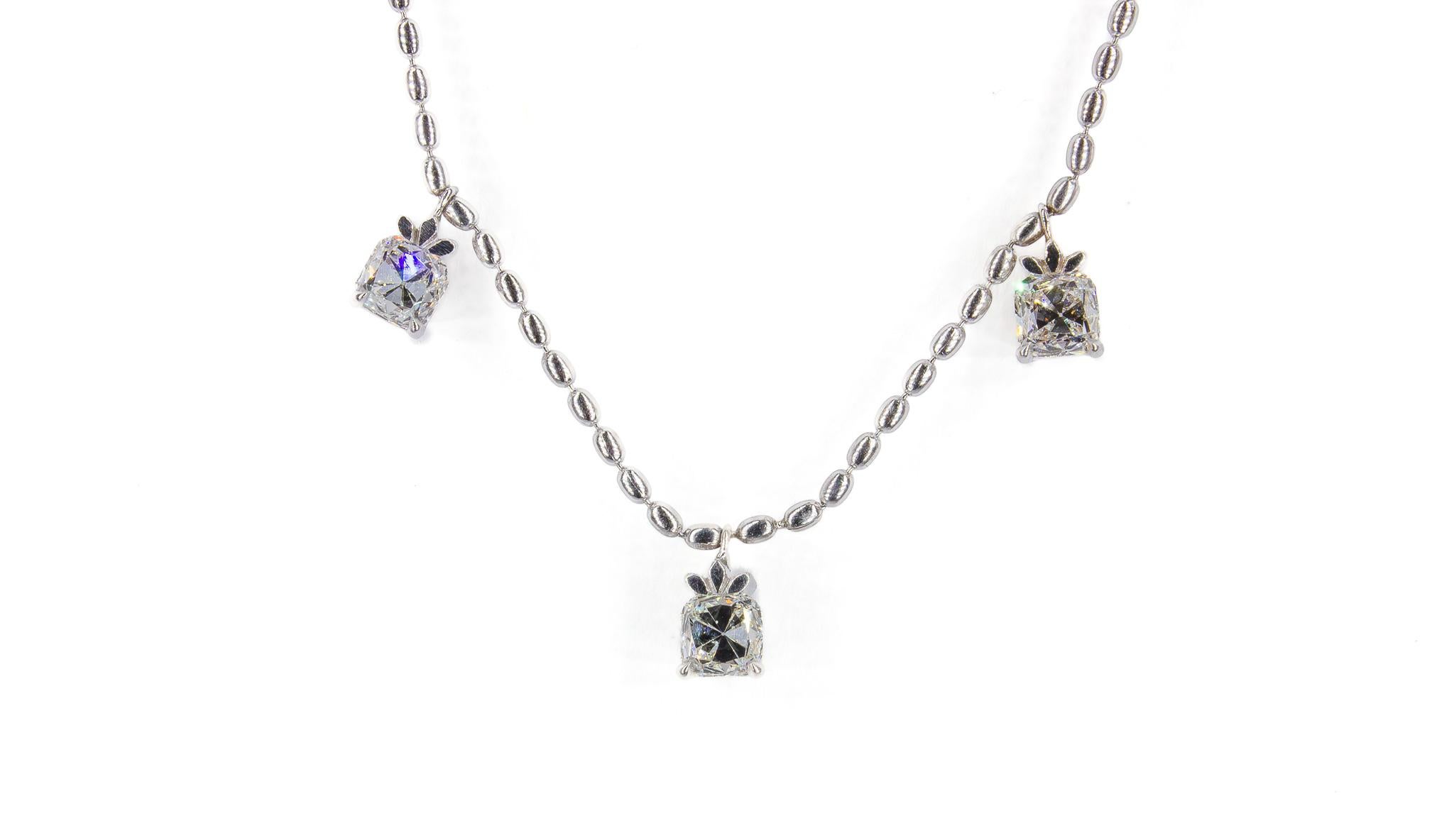 Experience timeless elegance with this exquisite 18K white gold garland necklace. Showcasing a distinctive elongated ball chain, this necklace embodies both classic sophistication and unique design.

At its heart are 7 stunning old miner-cut