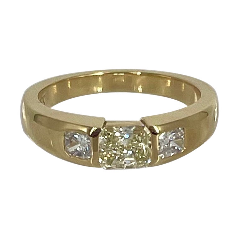 J. Birnbach 0,55 Karat Ausgefallener hellgelber strahlender Diamantring mit drei Steinen