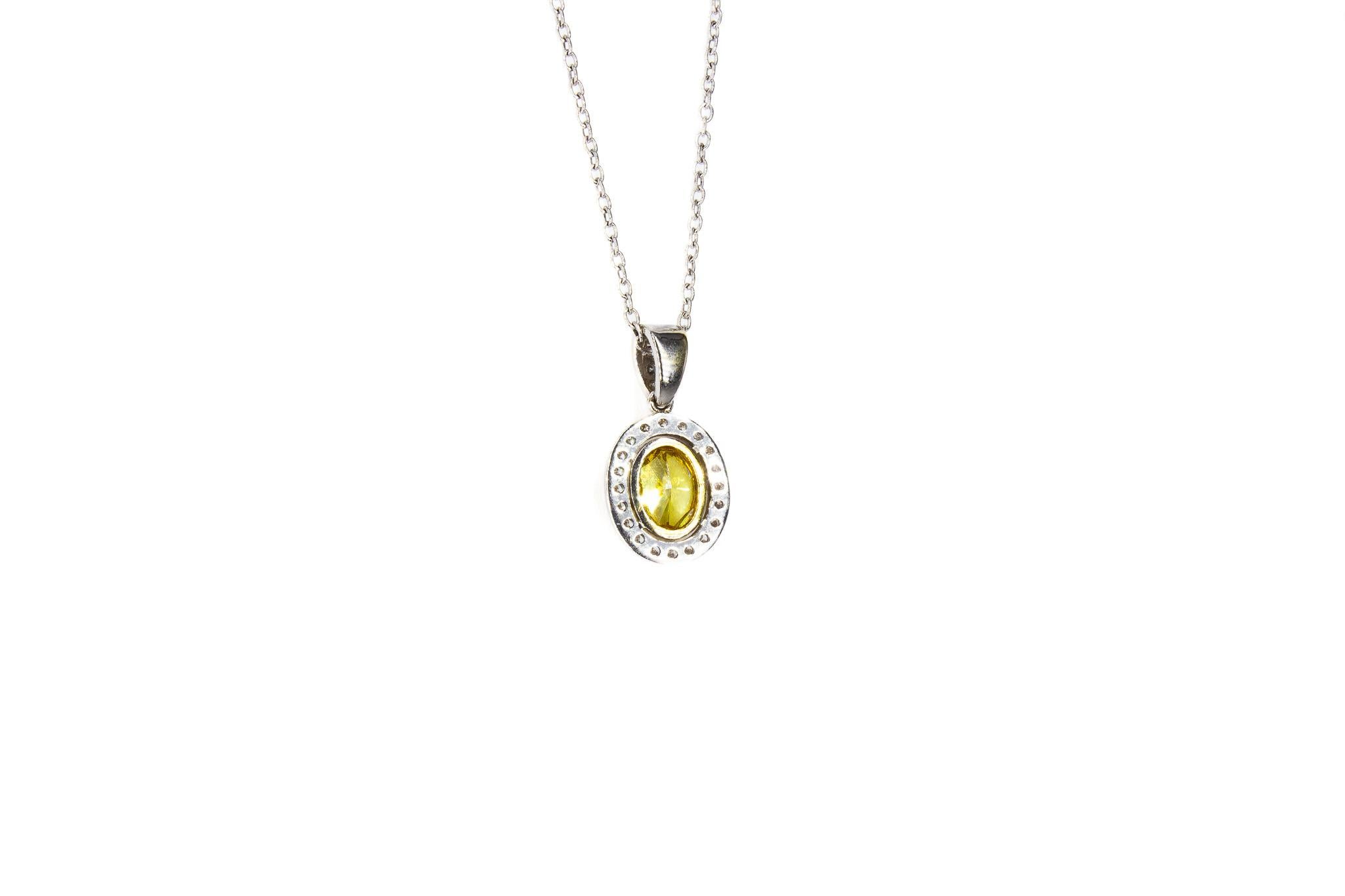 Contemporaneo J. Birnbach 0,62 Carati GIA Fancy Vivid Yellow Collana con diamanti ovali in vendita