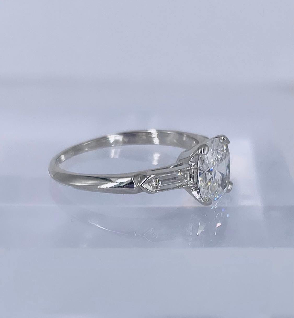 Taille coussin J. Brilliante 0.92 carat Cushion Brilliant Diamond Art Deco Style Engagement Ring  en vente