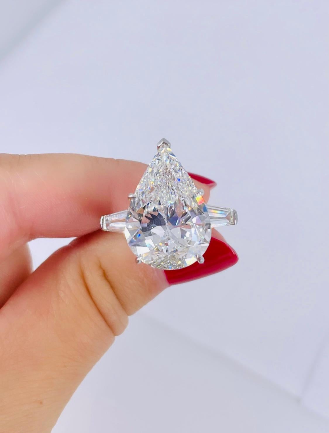 Taille poire J. Birnbach Bague en diamant en forme de poire 10,03 carats certifié GIA FVS1 avec baguettes effilées en vente