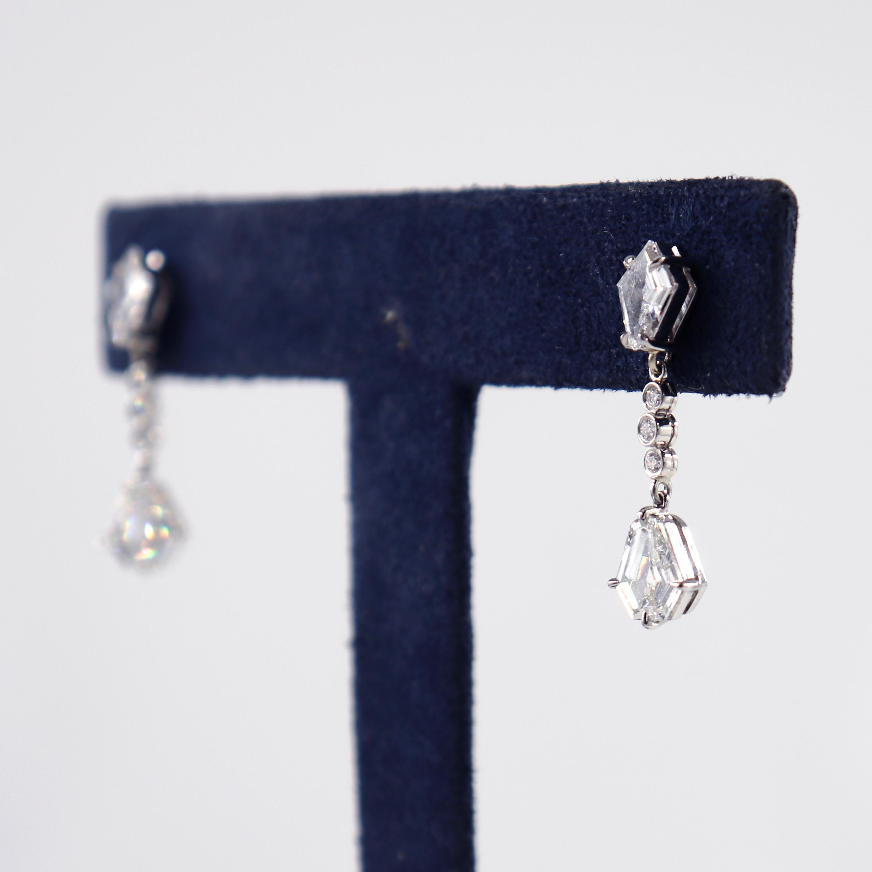 Modern J. Birnbach 1.05 carat F VS1 Kite diamond Drop Earrings For Sale