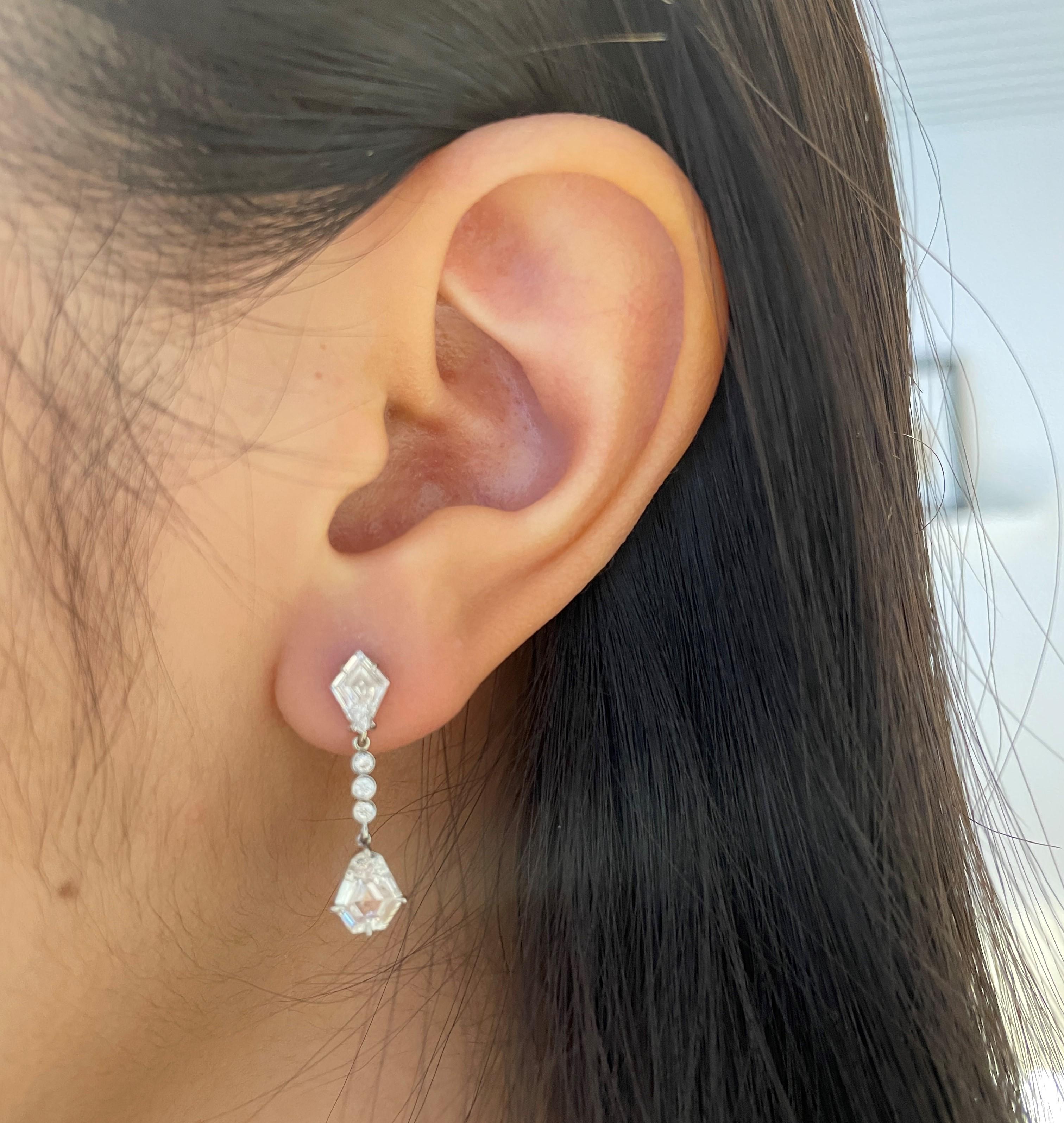 J. Birnbach 1.05 carat F VS1 Kite diamond Drop Earrings In Excellent Condition For Sale In New York, NY
