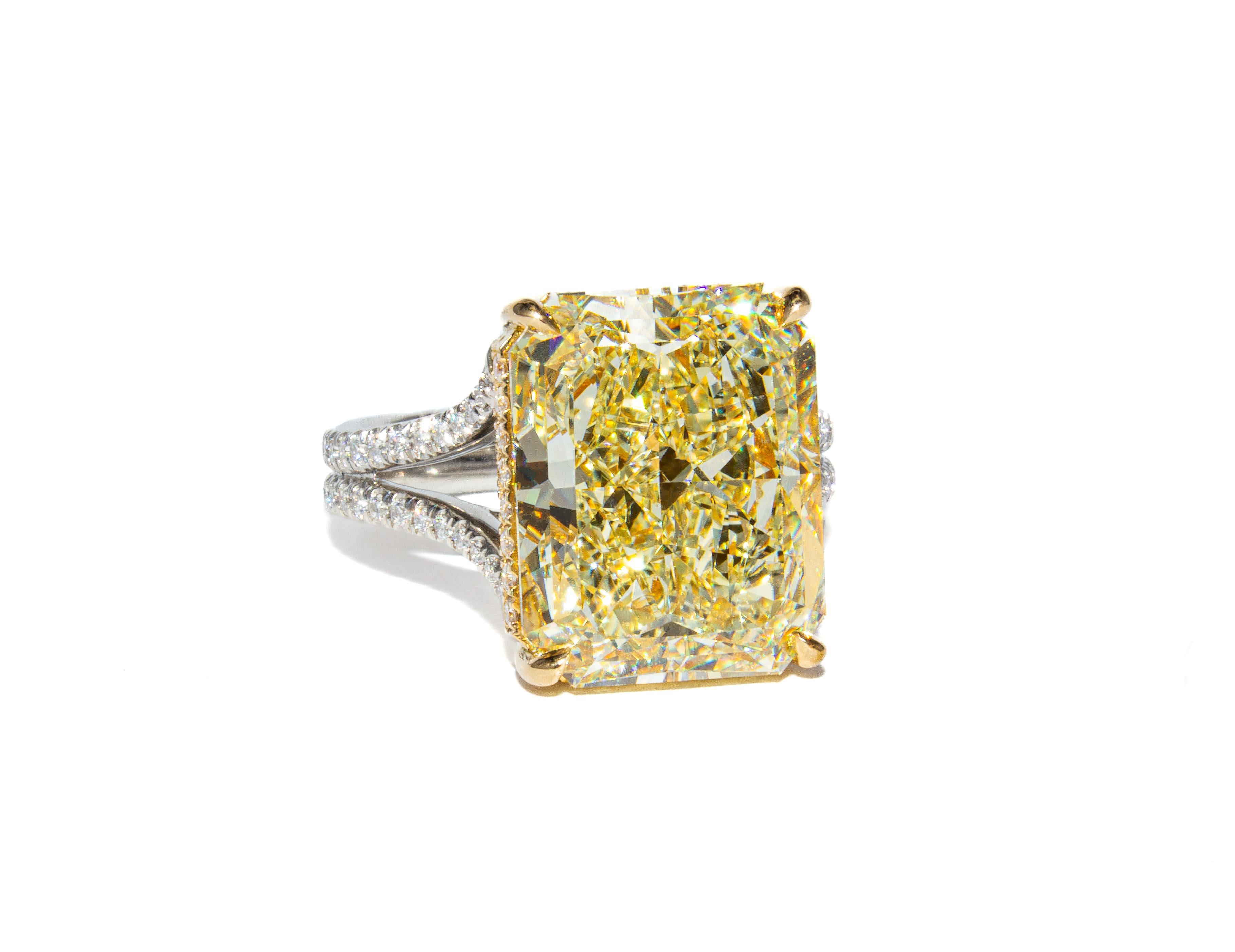 Contemporaneo J. Birnbach 11,17ct GIA Fancy Light Yellow VS1 Anello con diamante radiante solitario in vendita