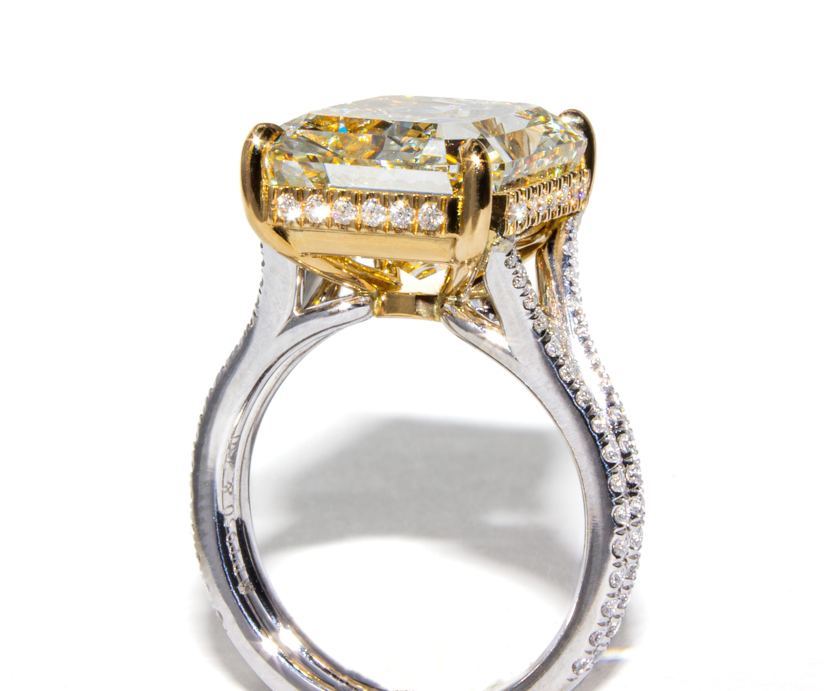 J. Birnbach 11,17ct GIA Fancy Light Yellow VS1 Anello con diamante radiante solitario In condizioni Nuovo in vendita a New York, NY