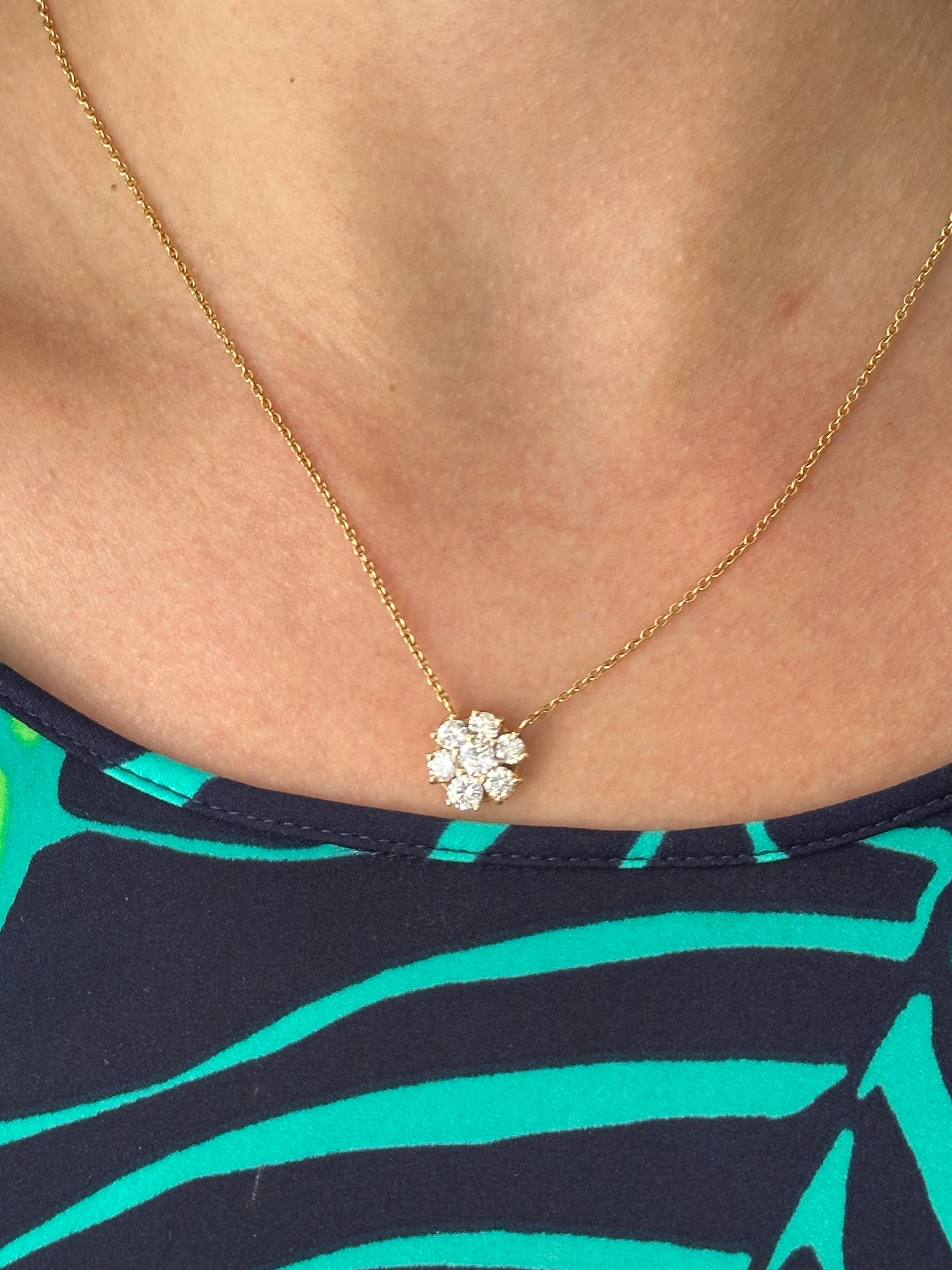 J. Birnbach - Collana con ciondolo floreale con diamante da 1,20 carati totali in oro giallo 18 carati in vendita 1