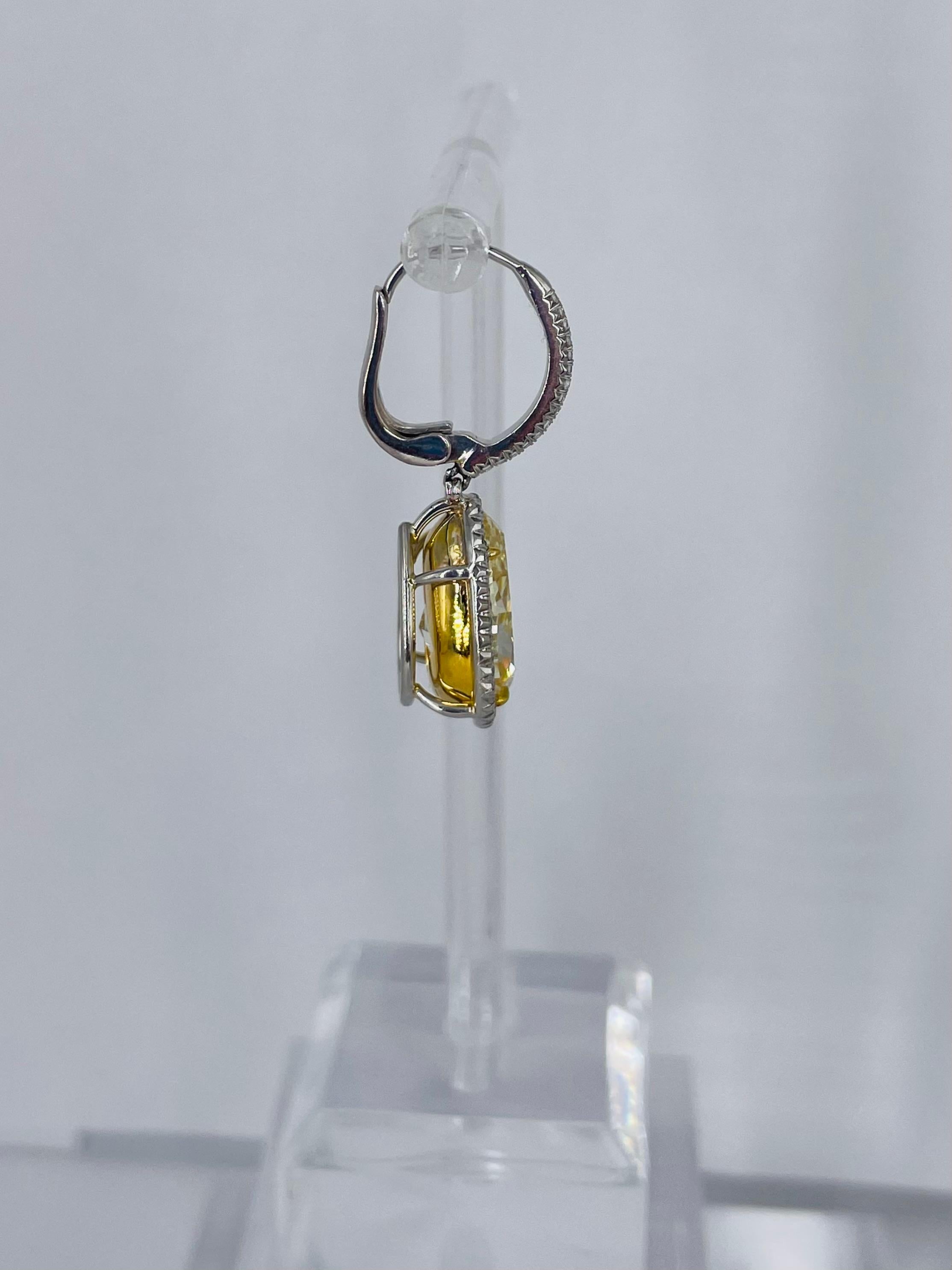 J. Birnbach 12,75 Karat Ausgefallene gelbe birnenförmige Diamant-Tropfen-Ohrringe mit Halo Damen im Angebot