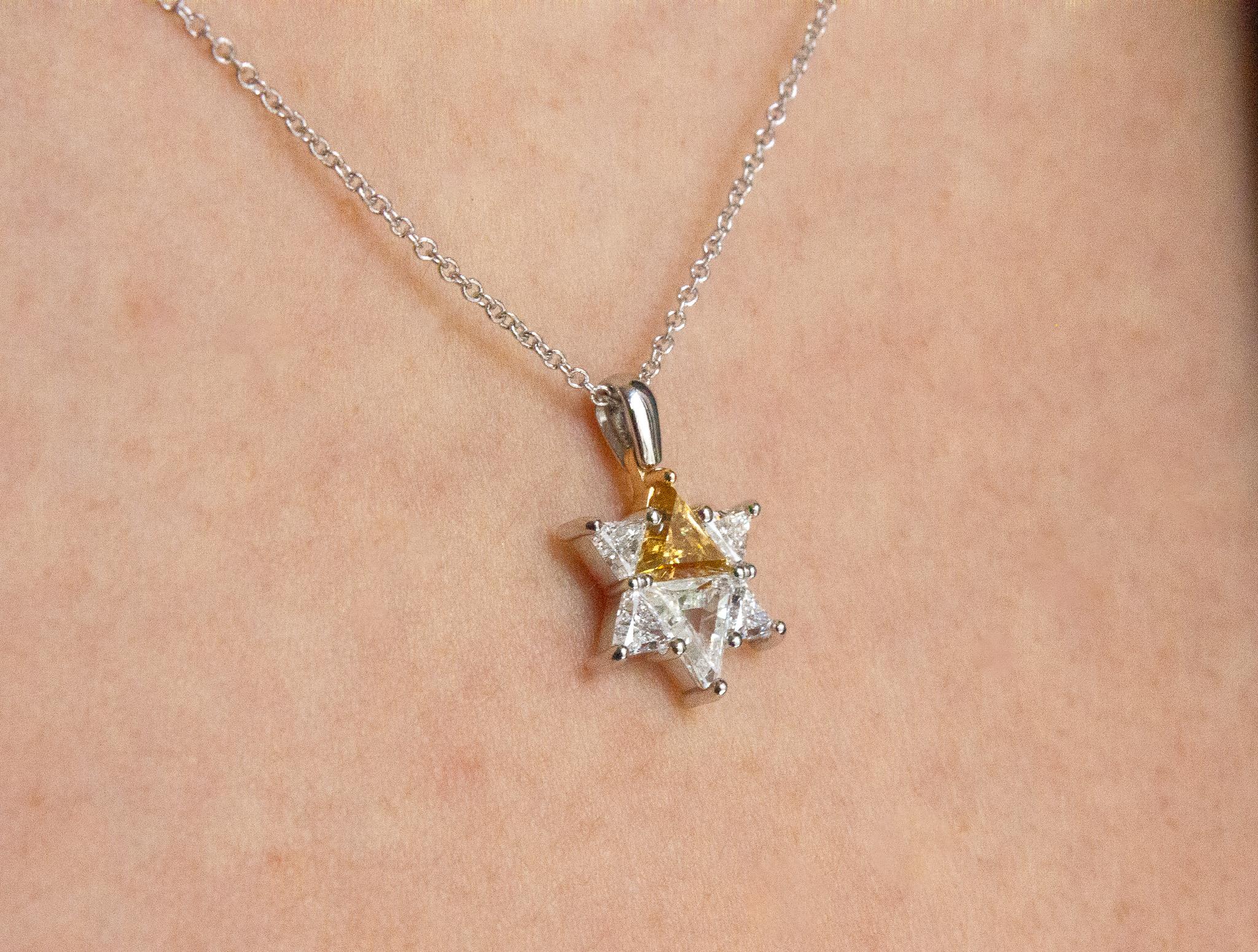 Contemporaneo J. Ciondolo Stella di David con diamante giallo e bianco da 1,36 carati totali di Birnbach in vendita