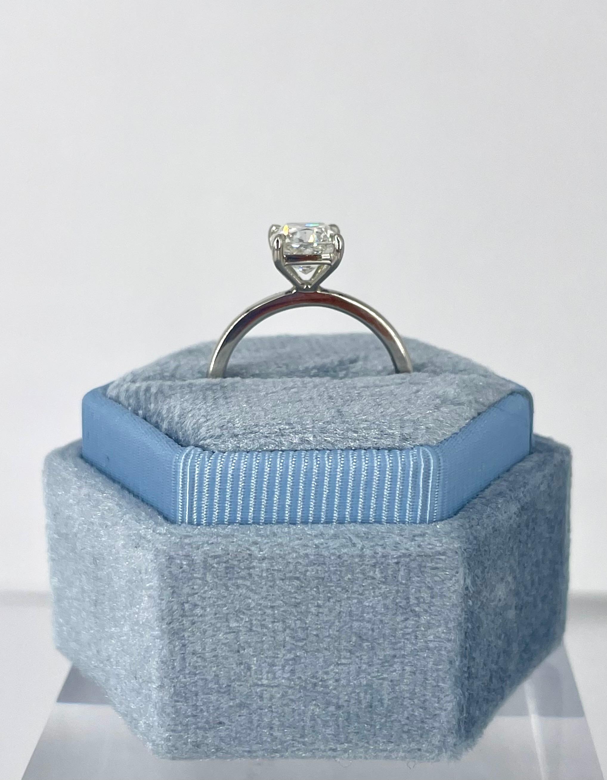 J. Birnbach, bague de fiançailles solitaire en diamant coussin de 1,60 carat certifié GIA en vente 1