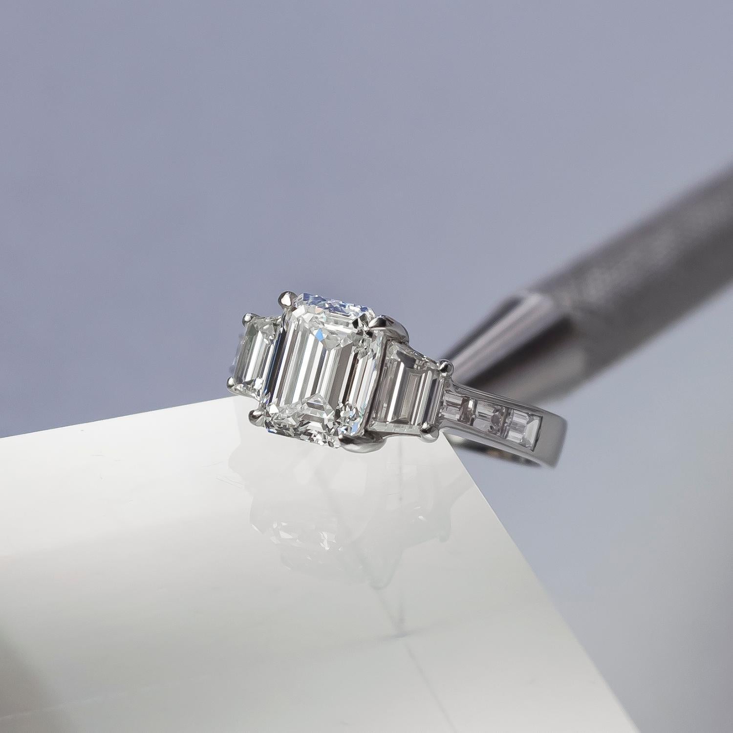 Women's J. Birnbach 1.61 Carat GIA Emerald Cut Diamond Ring with Trapezoids & Baguettes For Sale