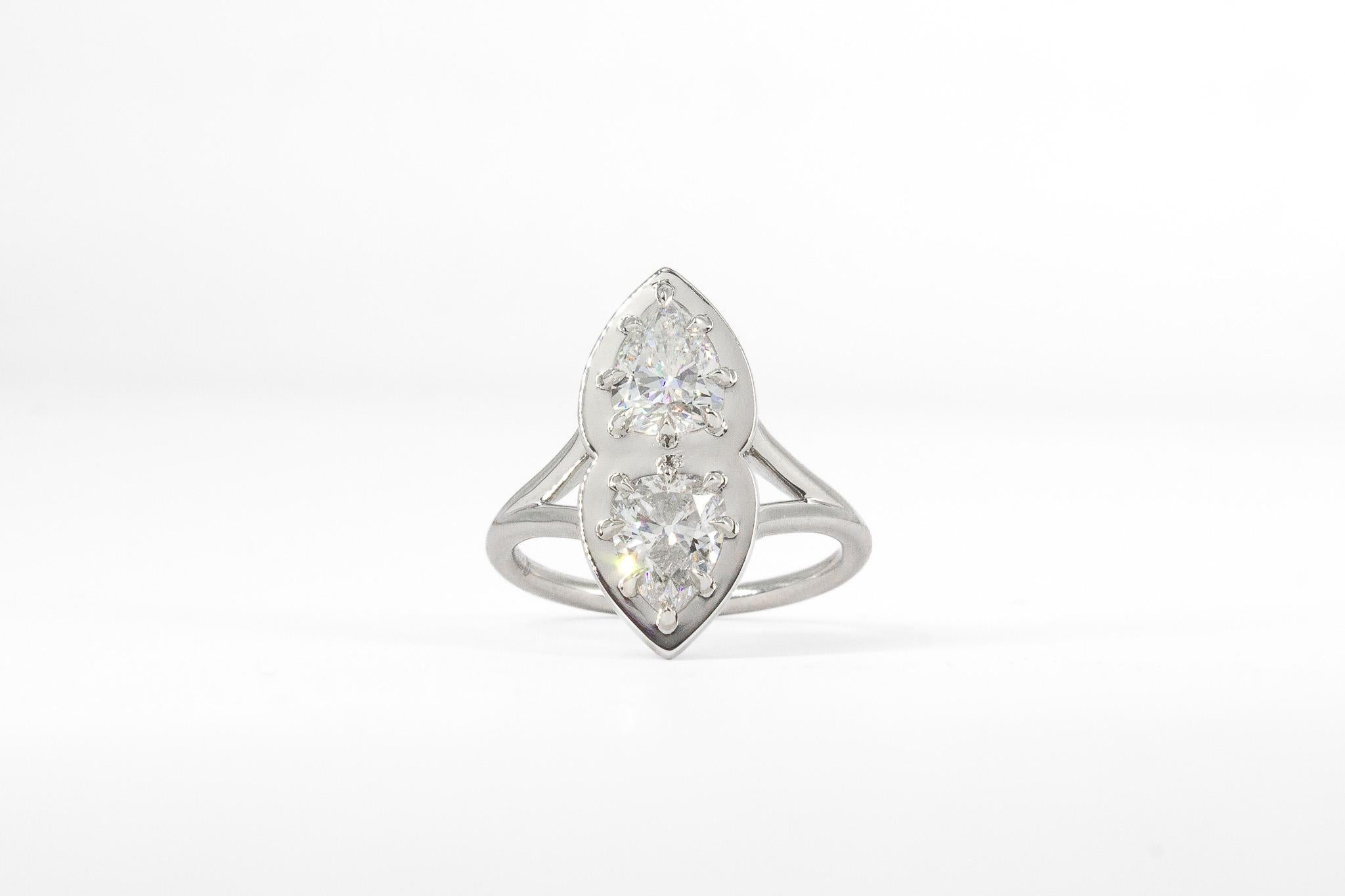 J. Birnbach, bague Toi et Moi en platine avec diamants poire anciens de 1,64 carat au total en vente 1