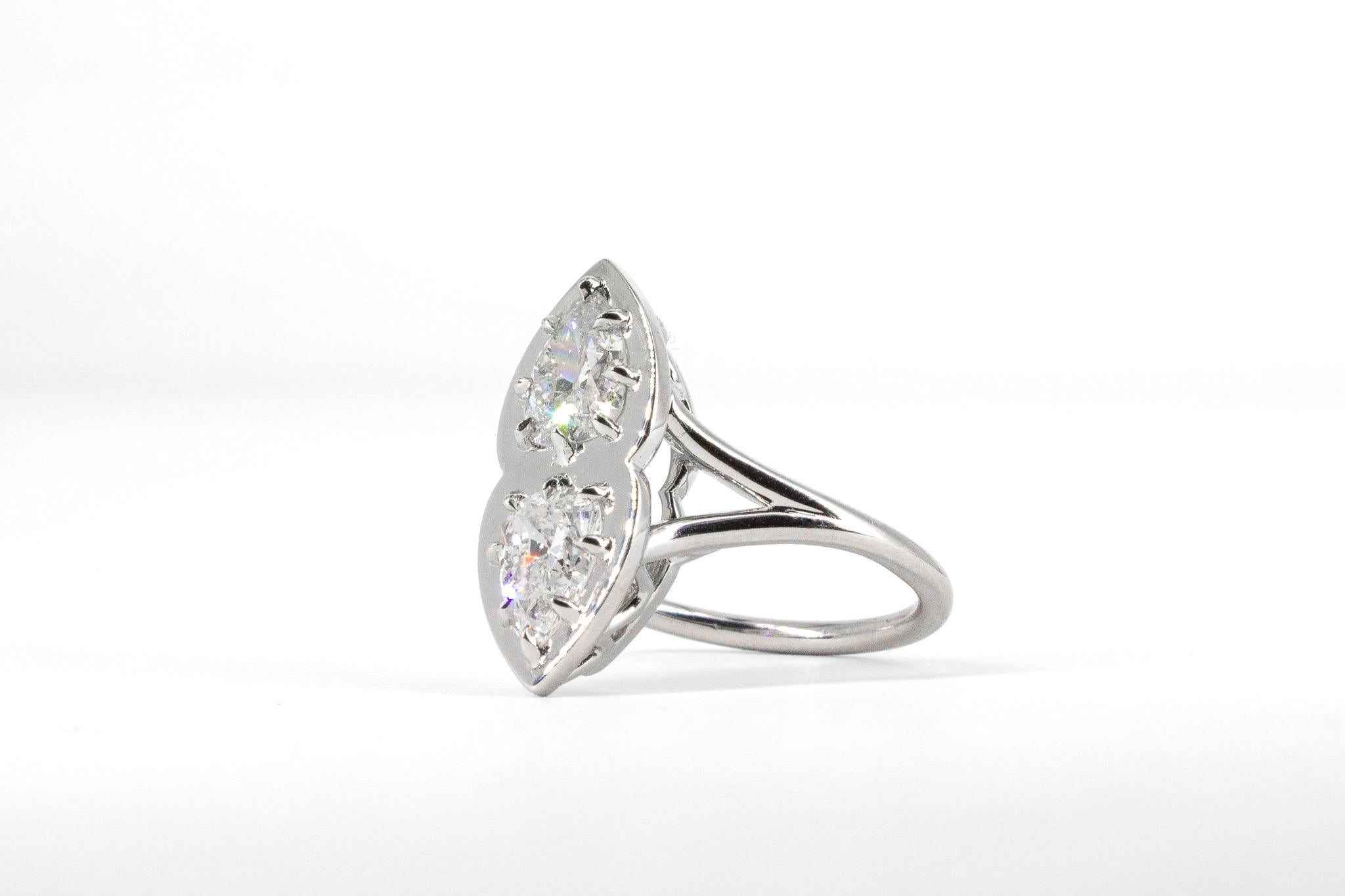 J. Birnbach, bague Toi et Moi en platine avec diamants poire anciens de 1,64 carat au total en vente 2