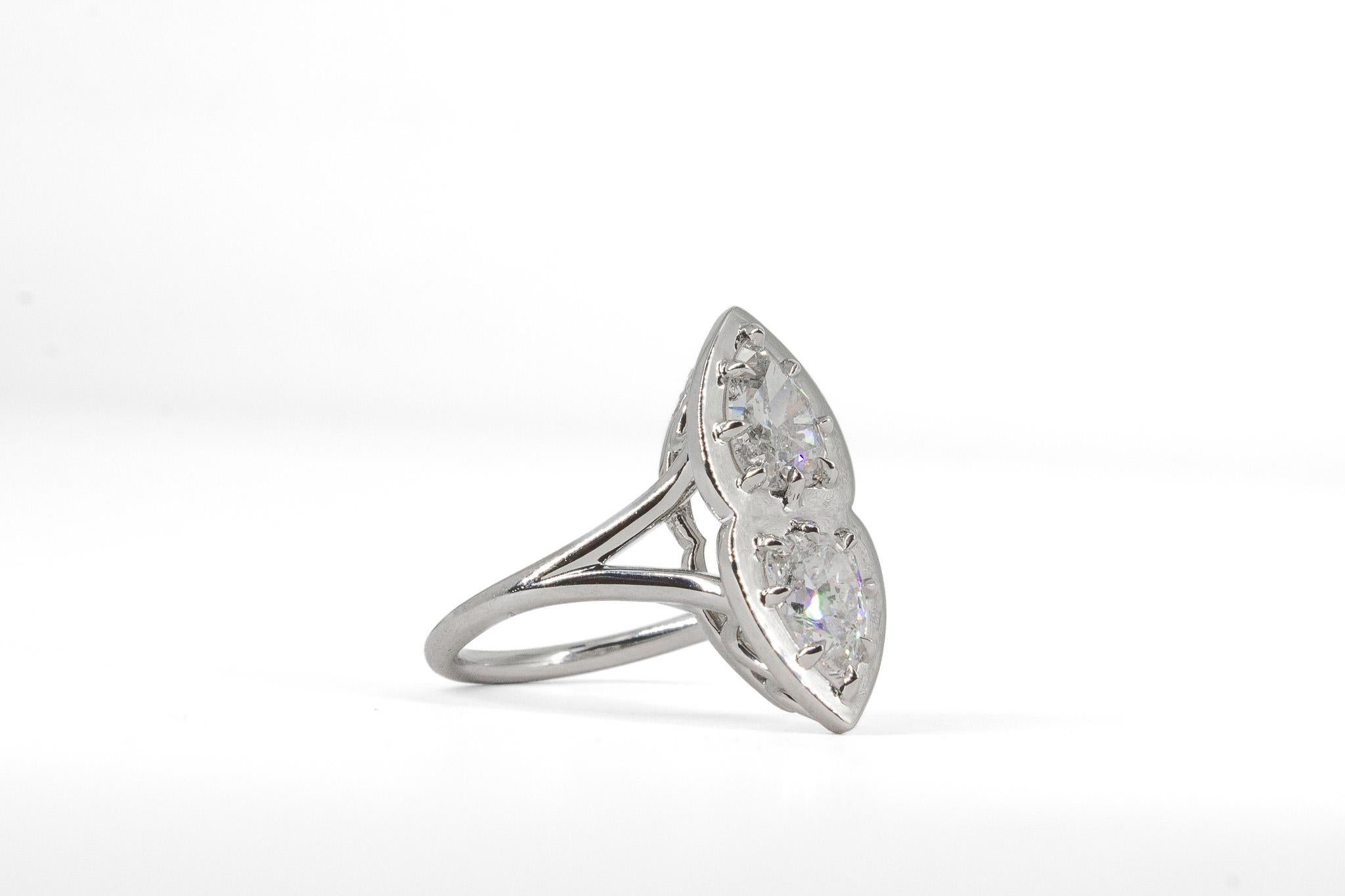 J. Birnbach, bague Toi et Moi en platine avec diamants poire anciens de 1,64 carat au total en vente 3