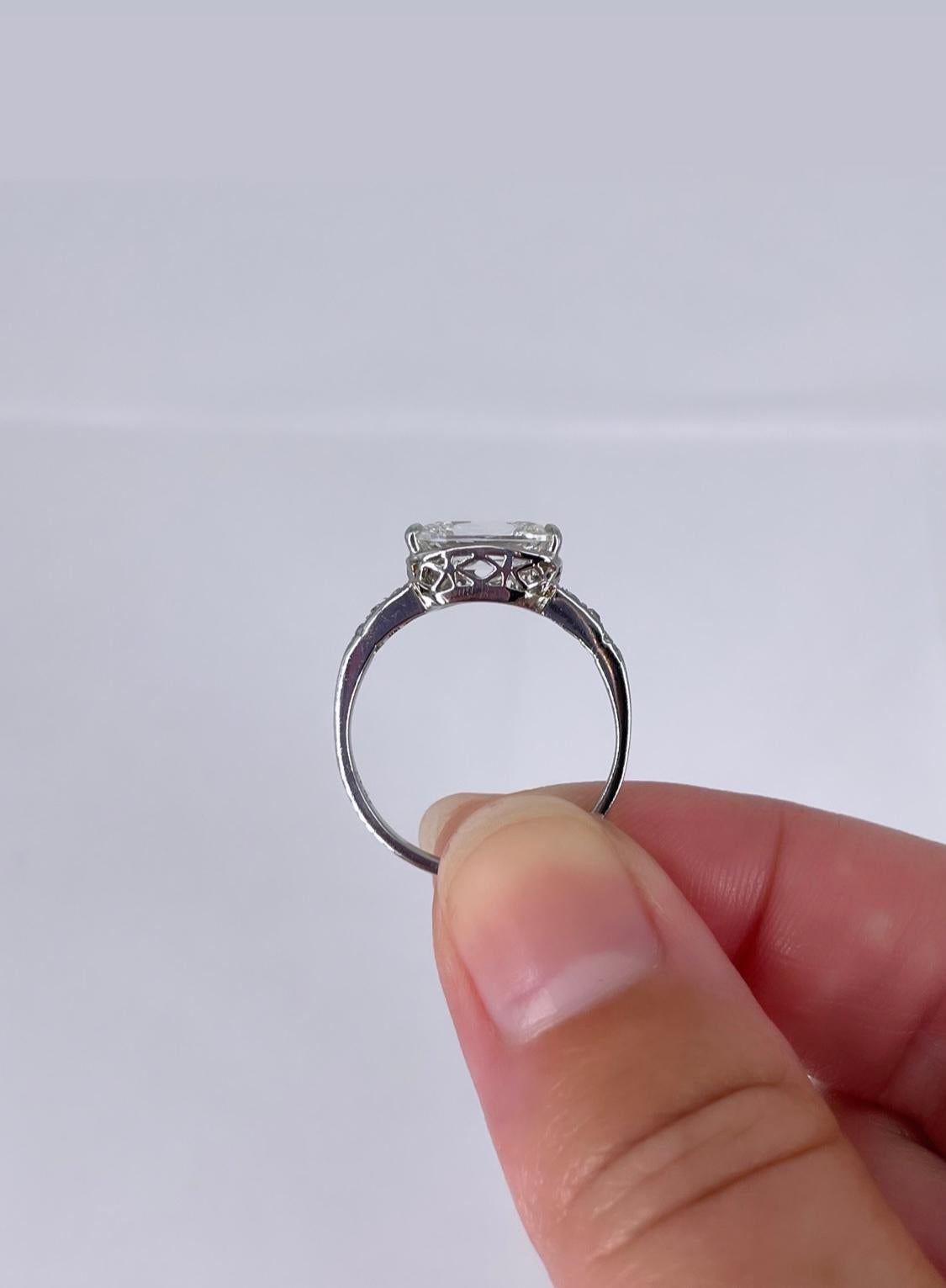 Women's J. Birnbach 1.71 carat GIA GVS2 East West Cushion Cut Diamond Art Deco  Ring