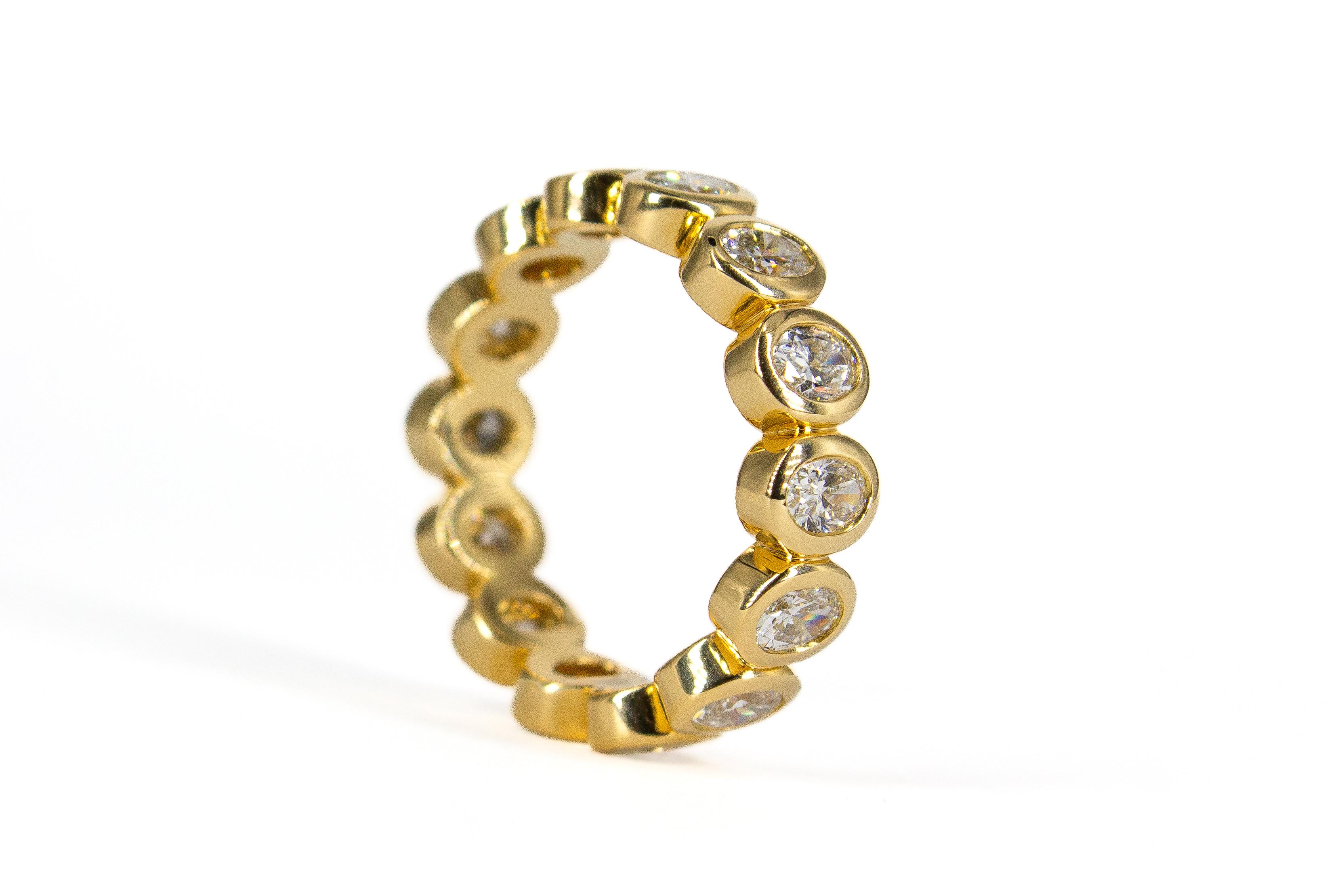 J. Birnbach Anillo de oro amarillo de 18 quilates con diamante ovalado total de 2,05 quilates Corte oval en venta
