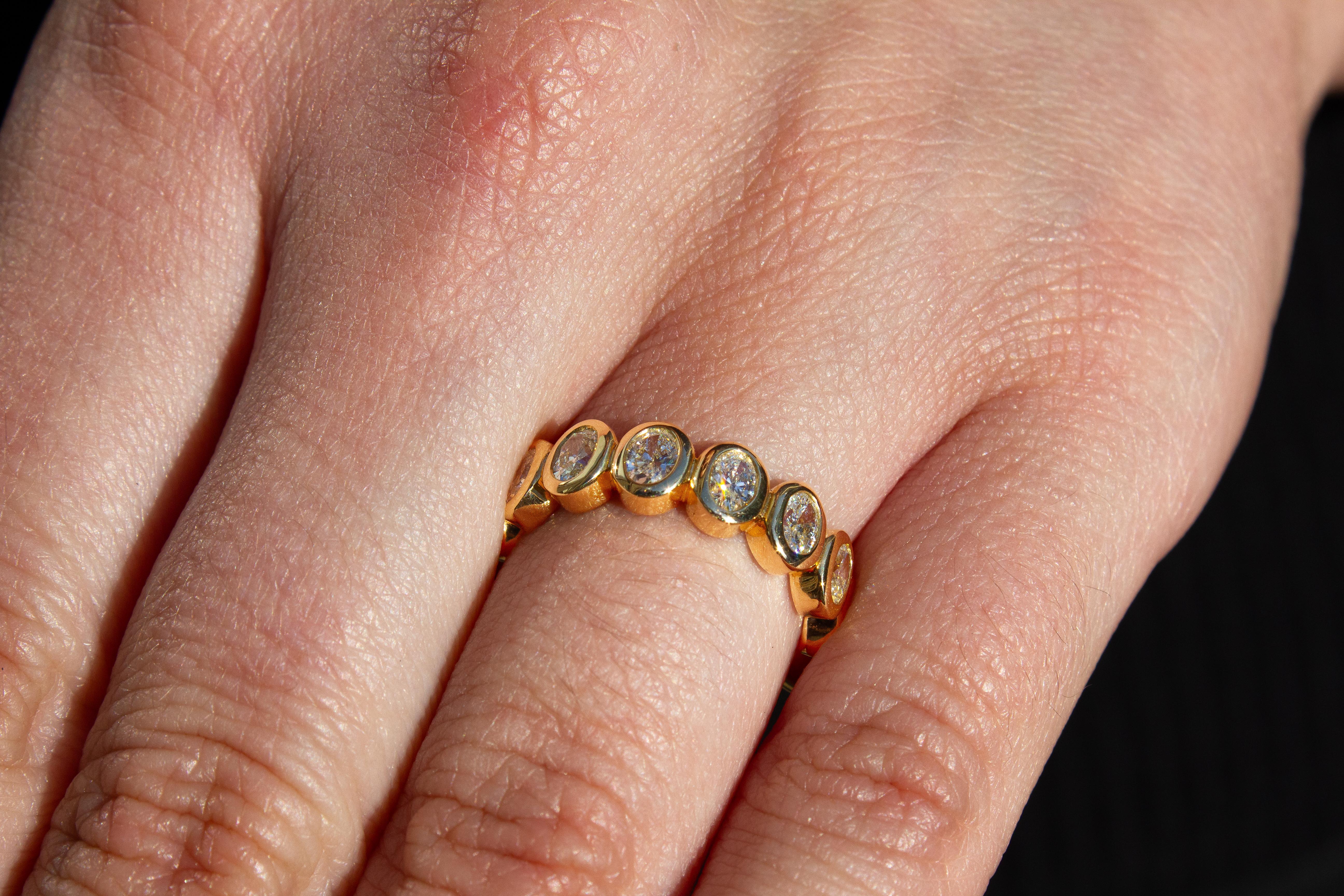 Femenino o masculino J. Birnbach Anillo de oro amarillo de 18 quilates con diamante ovalado total de 2,05 quilates en venta
