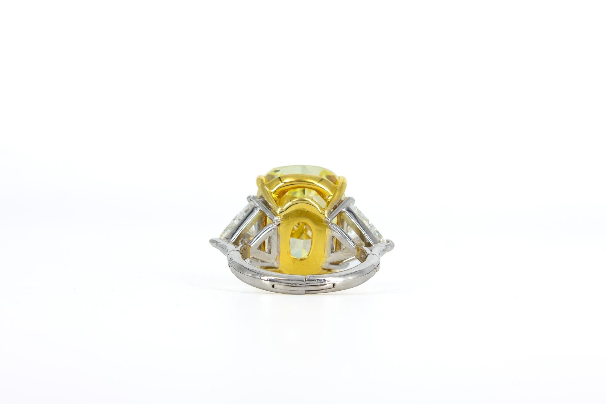 J. Birnbach, bague à trois pierres en diamant jaune intense fantaisie de 20,06 carats Neuf - En vente à New York, NY
