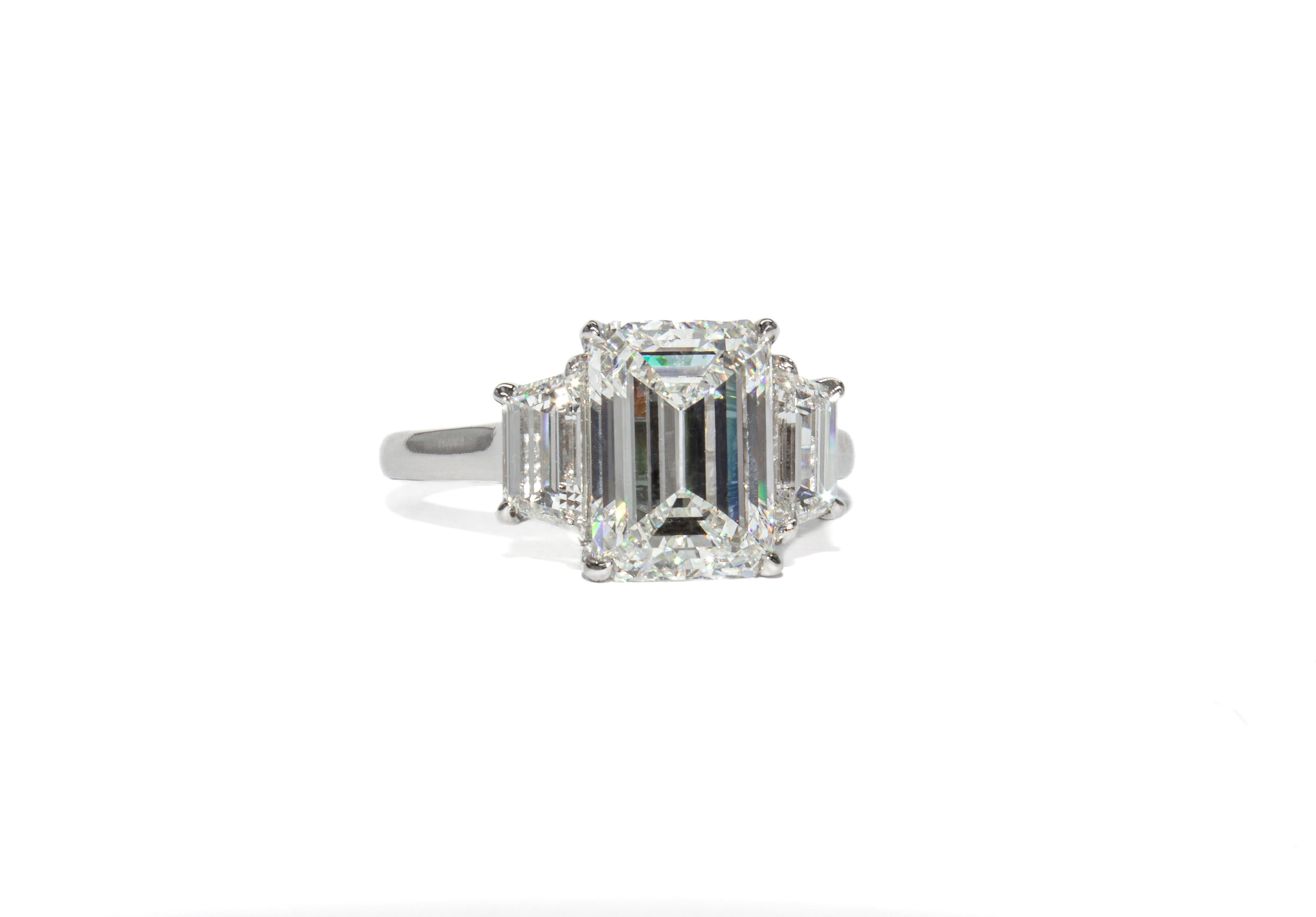 J. Birnbach 2,08 Karat H VS2 Smaragdgeschliffener Diamant-Dreisteinring (Zeitgenössisch) im Angebot
