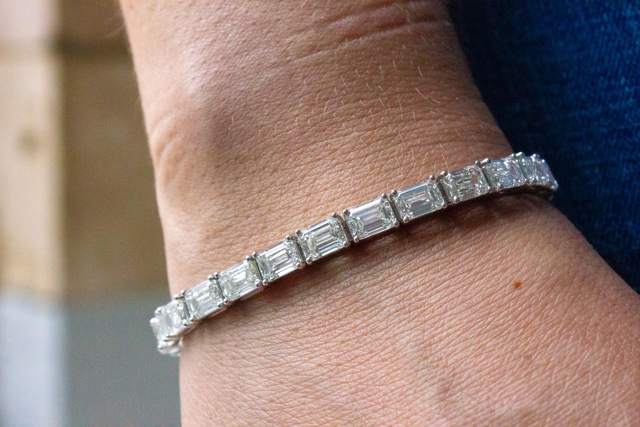 Contemporary J. Birnbach 21.14 Carat Total Emerald Cut Diamond Tennis Bracelet For Sale