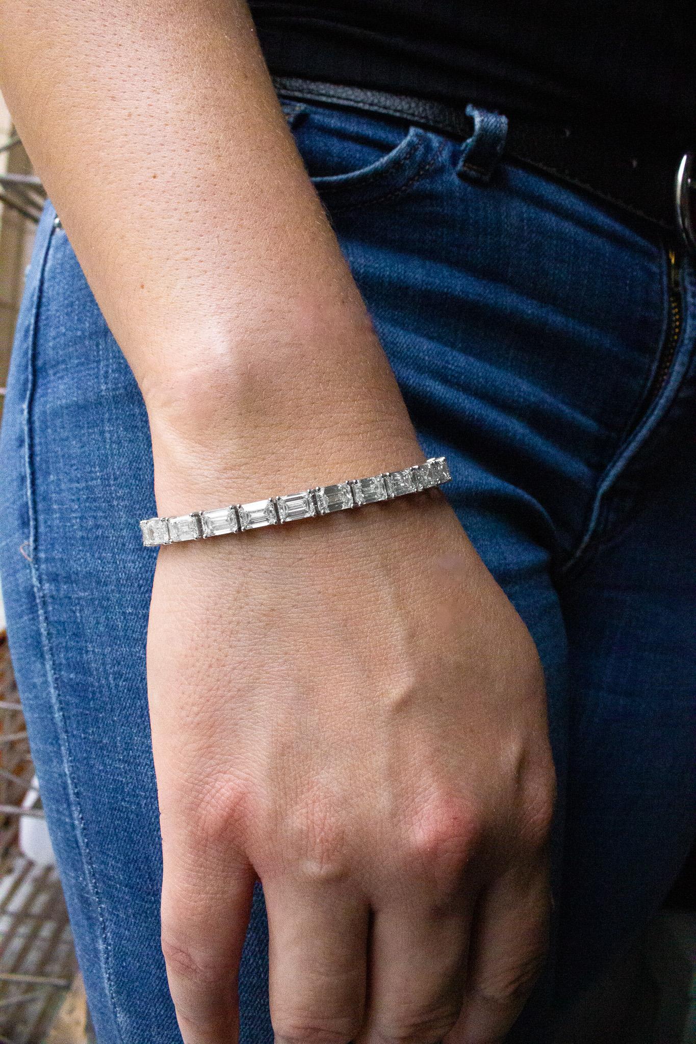J. Birnbach 21.14 Carat Total Emerald Cut Diamond Tennis Bracelet In New Condition For Sale In New York, NY