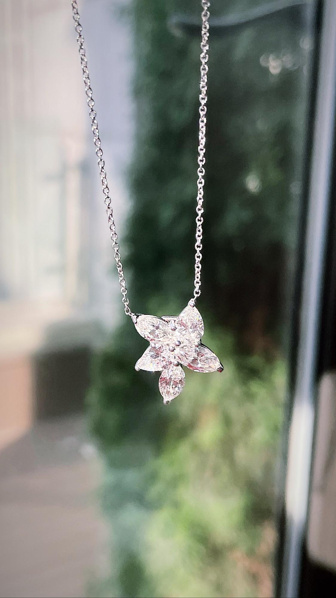 J. Birnbach 2,42 Karat Birnen- und Marquise-Anhänger in Clusterform aus 18 Karat Weißgold im Zustand „Neu“ in New York, NY