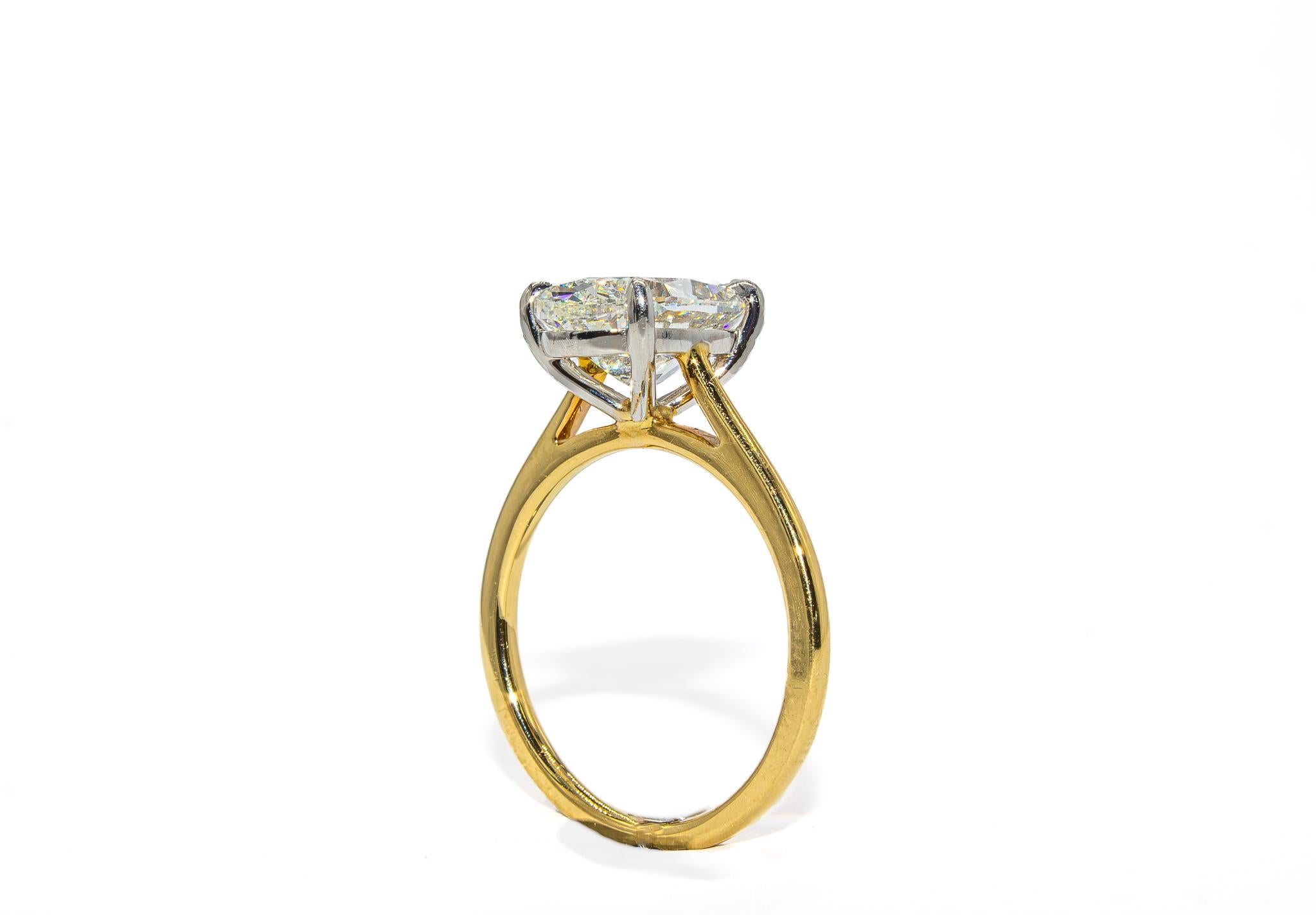 J. Birnbach Anillo de compromiso solitario con diamante oval de 3,01 ct GIA G VS1 en oro de 18 quilates en Nuevo estado para la venta en New York, NY