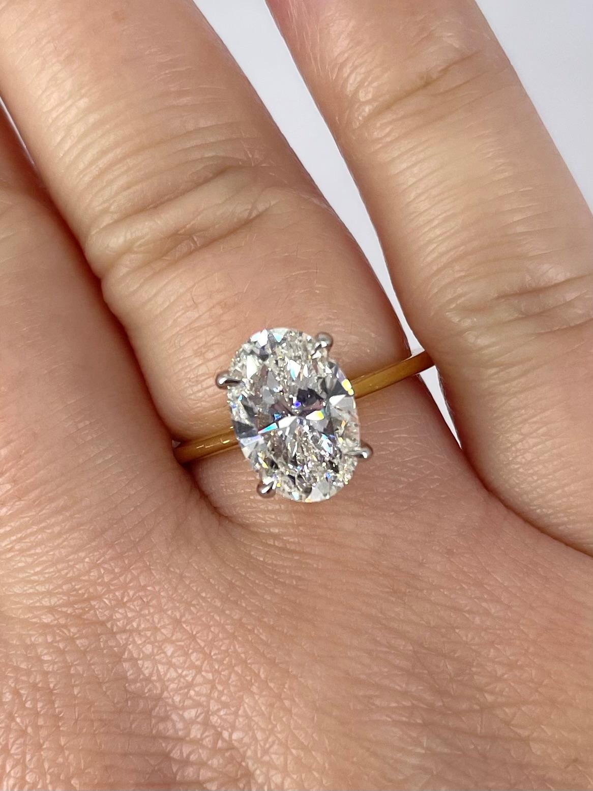 J. Birnbach 3.01ct GIA GVS1 Oval Diamond Solitaire Engagement Ring in 18K Gold In New Condition For Sale In New York, NY