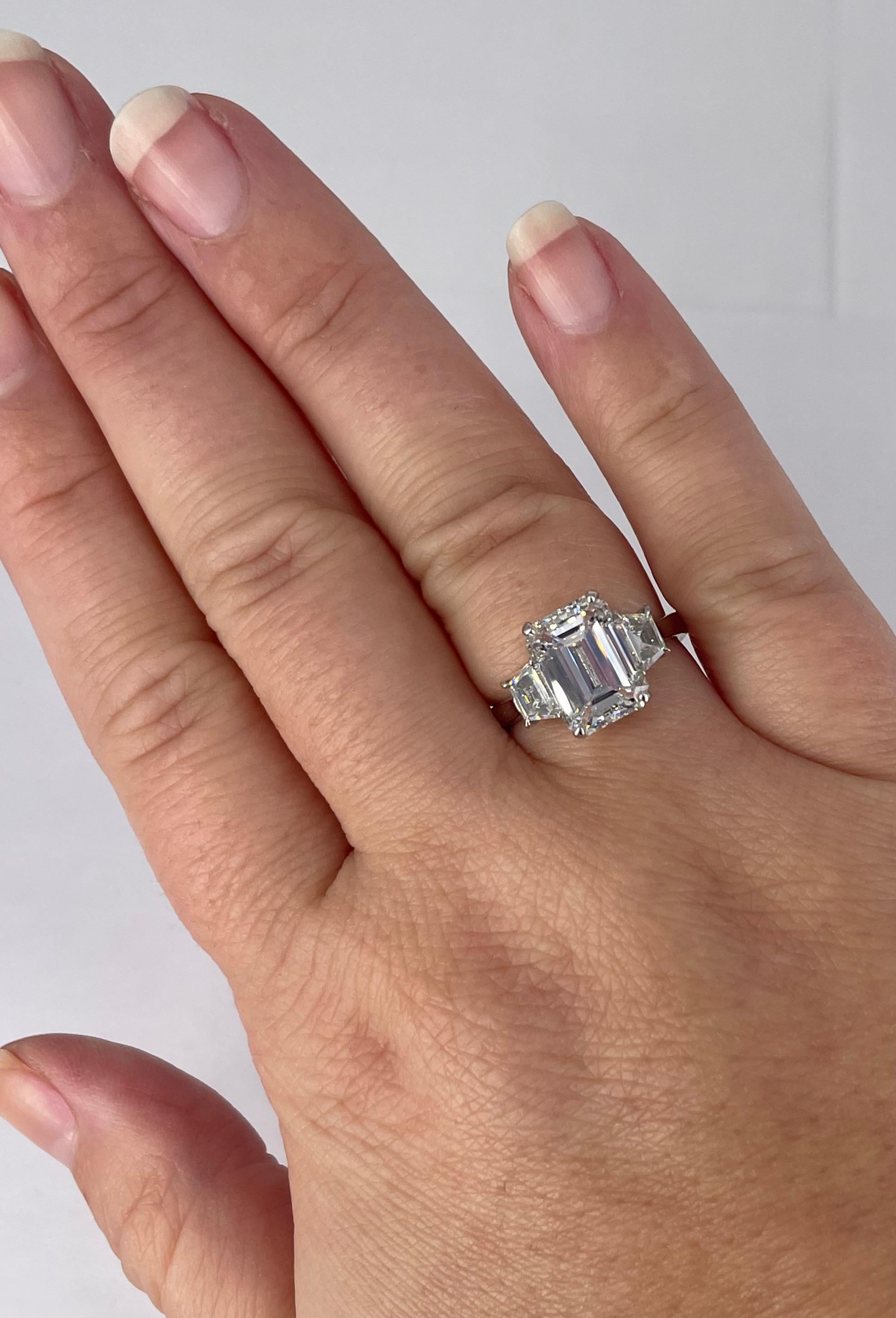 J. Birnbach 3.14 carat Emerald Cut Diamond Engagement Ring with Trapezoids In New Condition In New York, NY