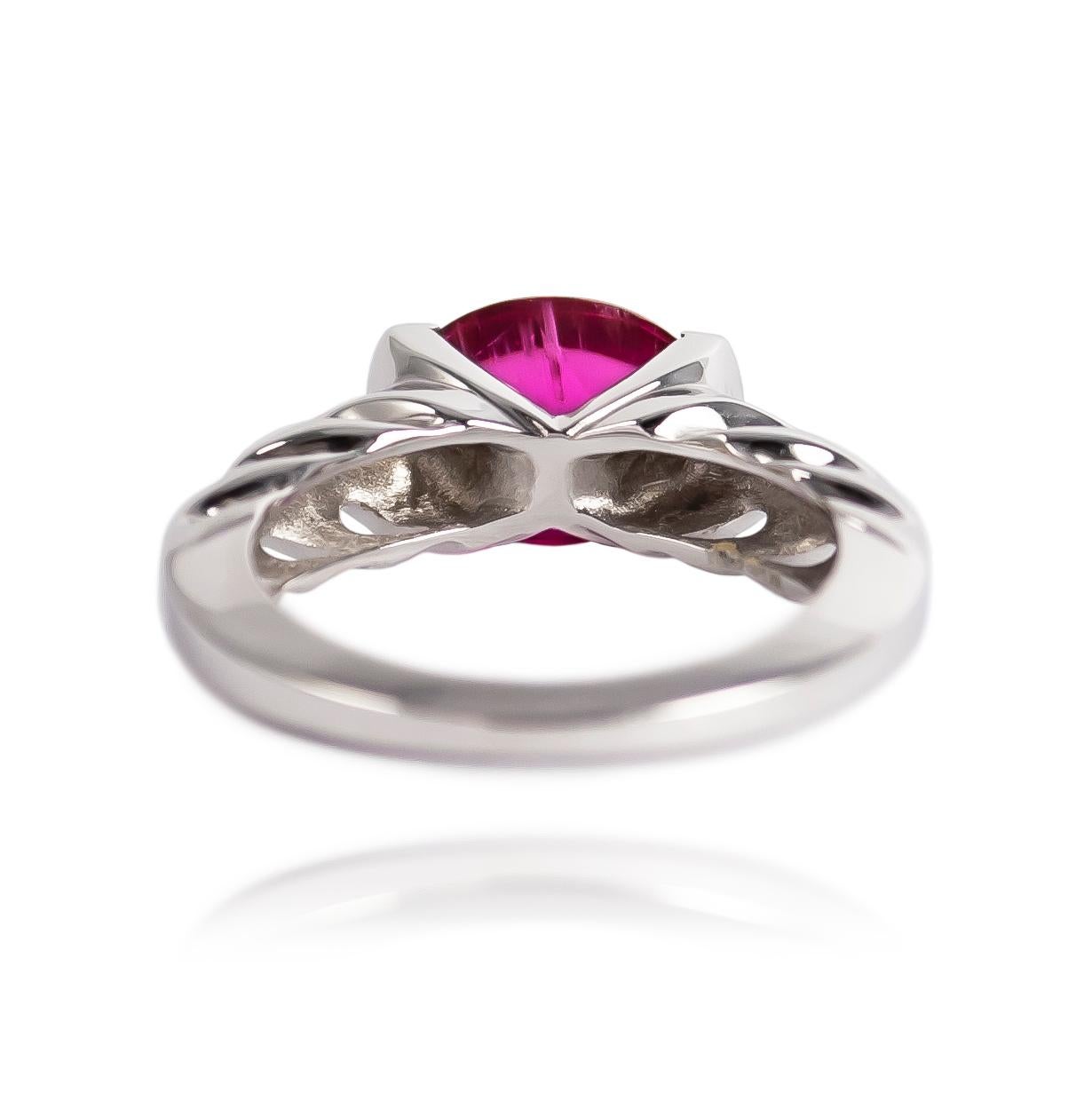 Kurt Wayne 3.35 ct  Cabochon Oval  Rubellite 18 Karat White Gold Half Bezel Ring In New Condition For Sale In New York, NY