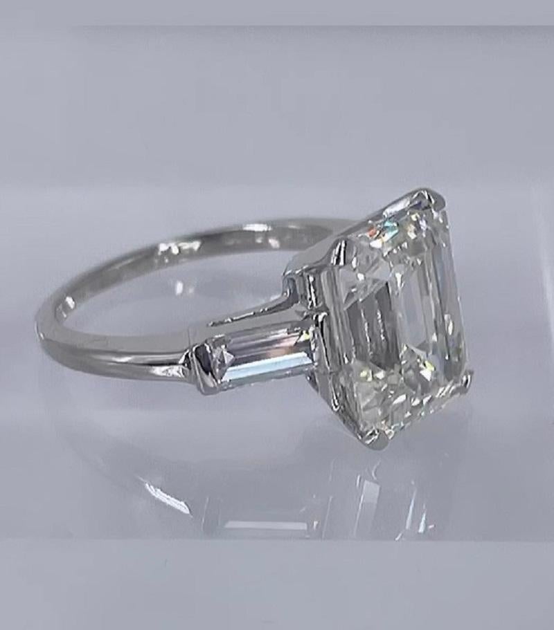 J. Birnbach Verlobungsring mit 4,77 Karat Diamant im Smaragdschliff und geraden Baguetteschliff im Zustand „Neu“ im Angebot in New York, NY