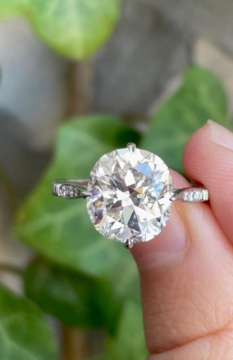 J. Brilliante bague de fiançailles à diamant coussin antique de 5,01 carats Neuf - En vente à New York, NY