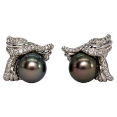 J, Birnbach Orecchini con perle nere di Tahiti e diamanti in platino
