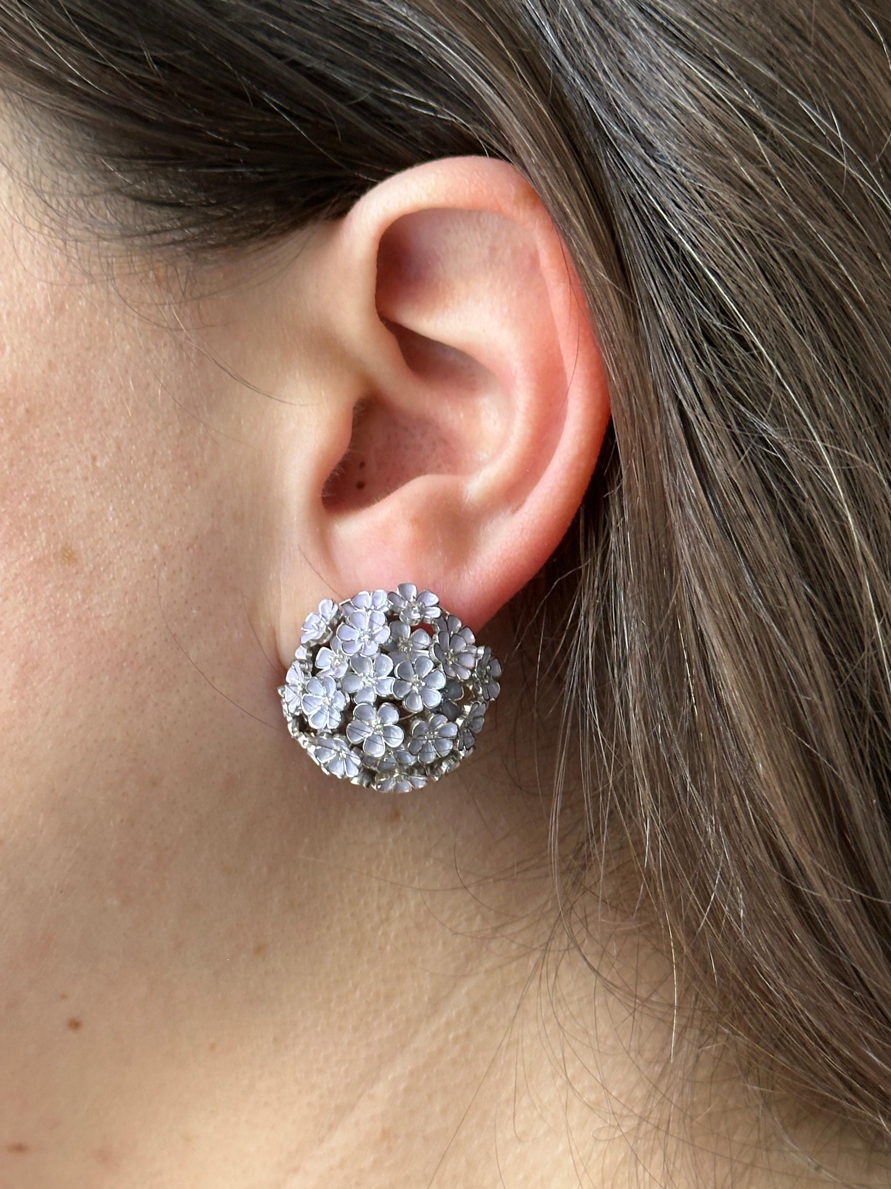 J. Birnbach Diamant- und lilafarbene Emaille-Ohrringe mit Blumenmuster im Zustand „Neu“ im Angebot in New York, NY