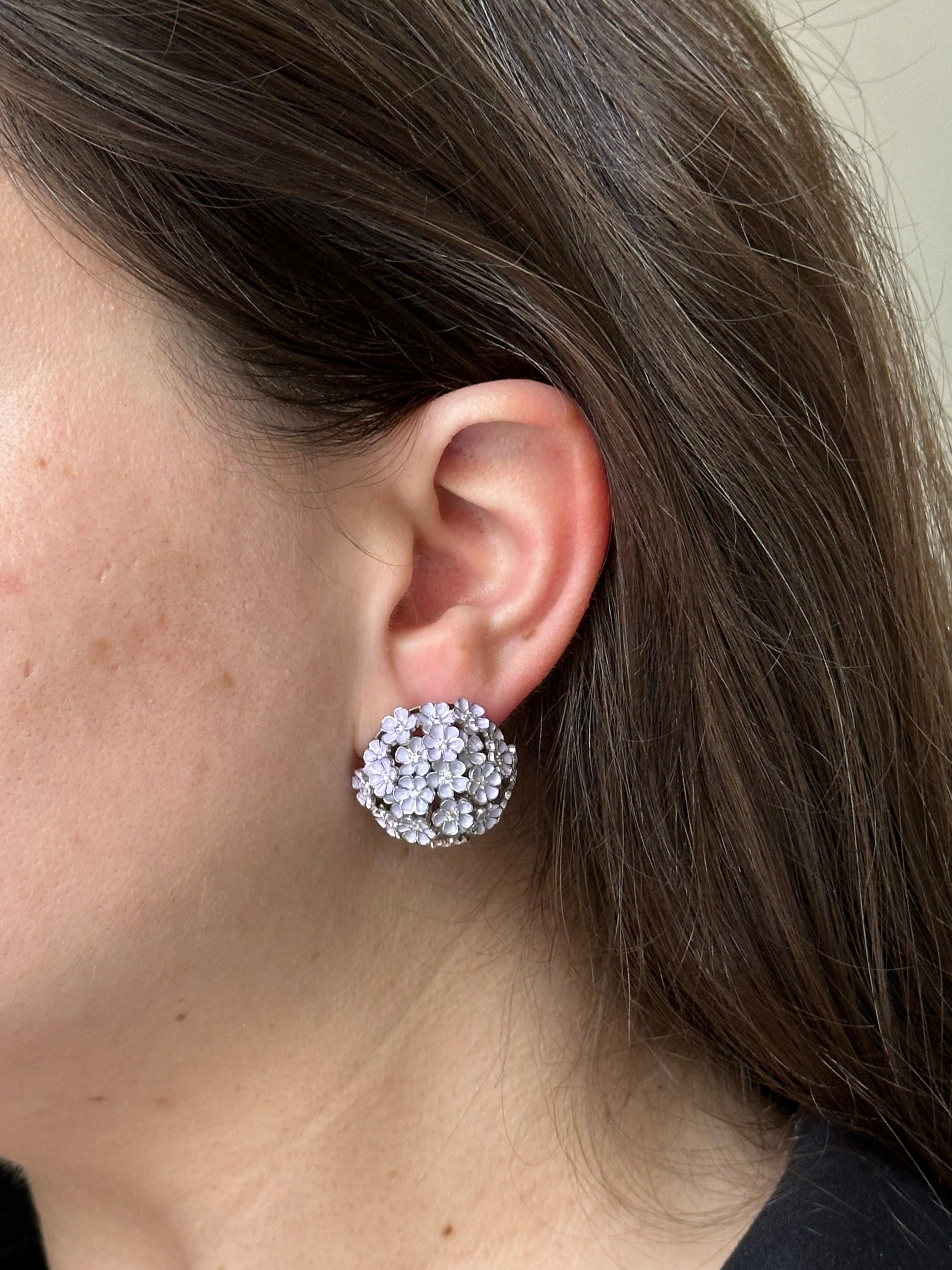 J. Birnbach Diamant- und lilafarbene Emaille-Ohrringe mit Blumenmuster für Damen oder Herren im Angebot