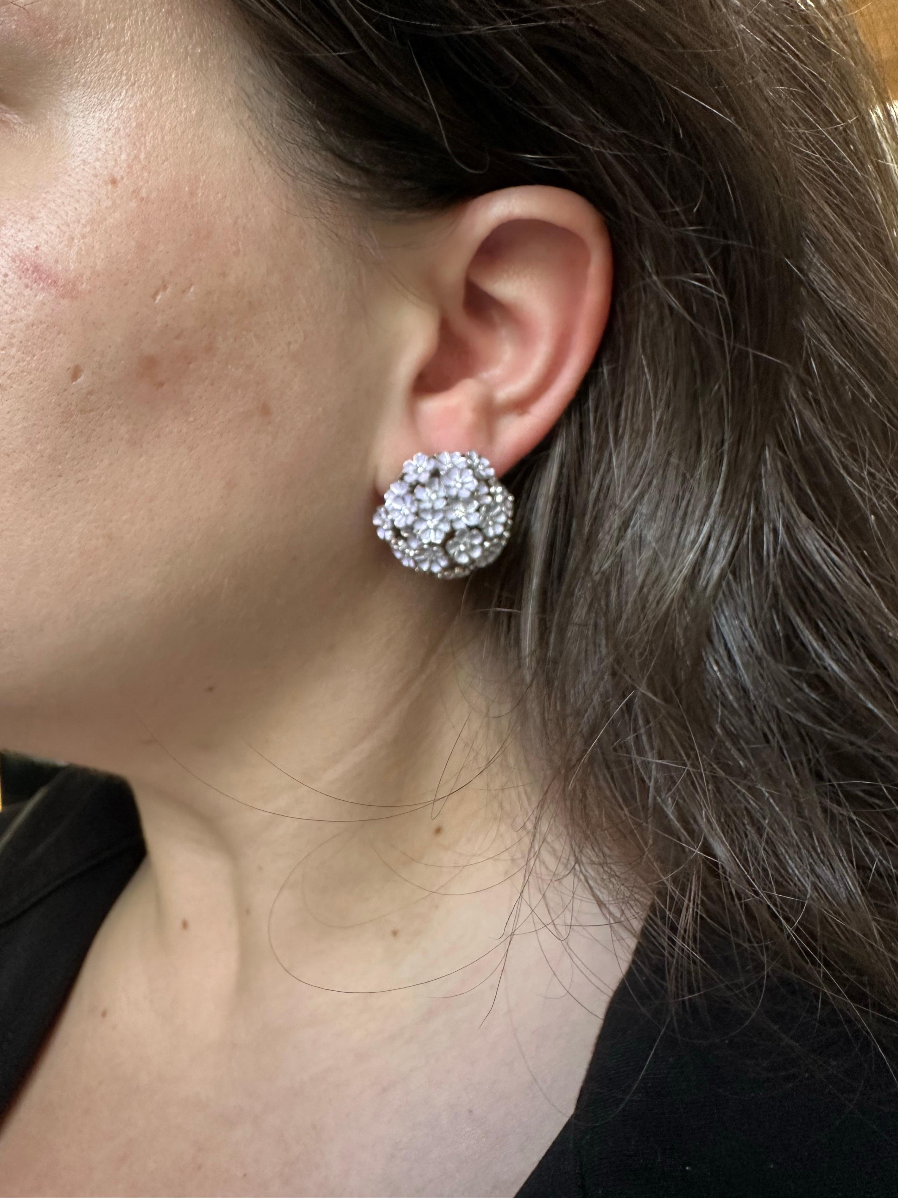 J. Birnbach Diamant- und lilafarbene Emaille-Ohrringe mit Blumenmuster im Angebot 1