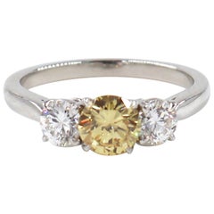 J. Birnbach Bague à trois pierres en diamants ronds jaunes intenses de 0,66 carat