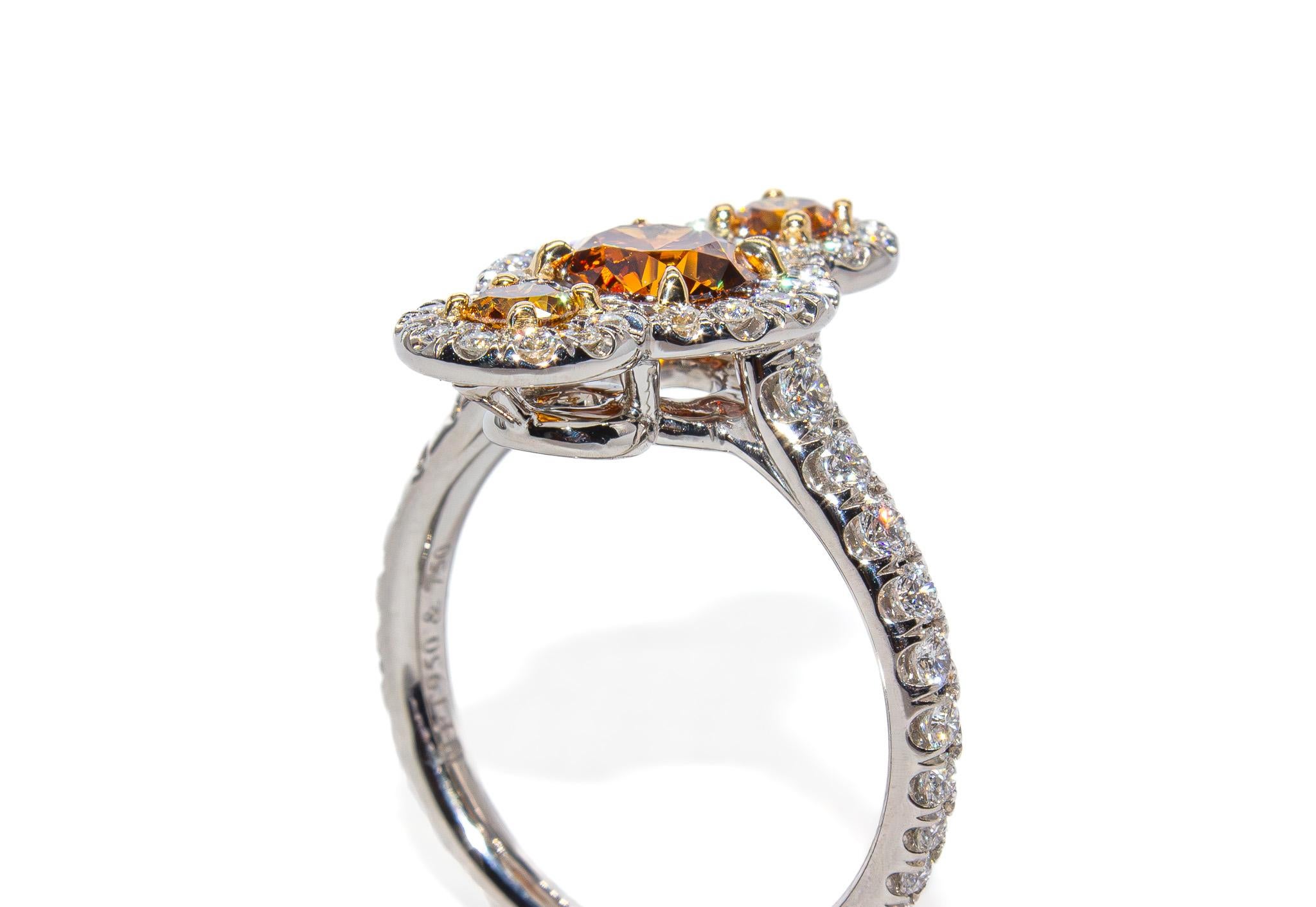 J. Birnbach GIA 1.22 Carat Total Fancy Orangy Brown Diamond Three-Stone Ring en Nuevo estado para la venta en New York, NY