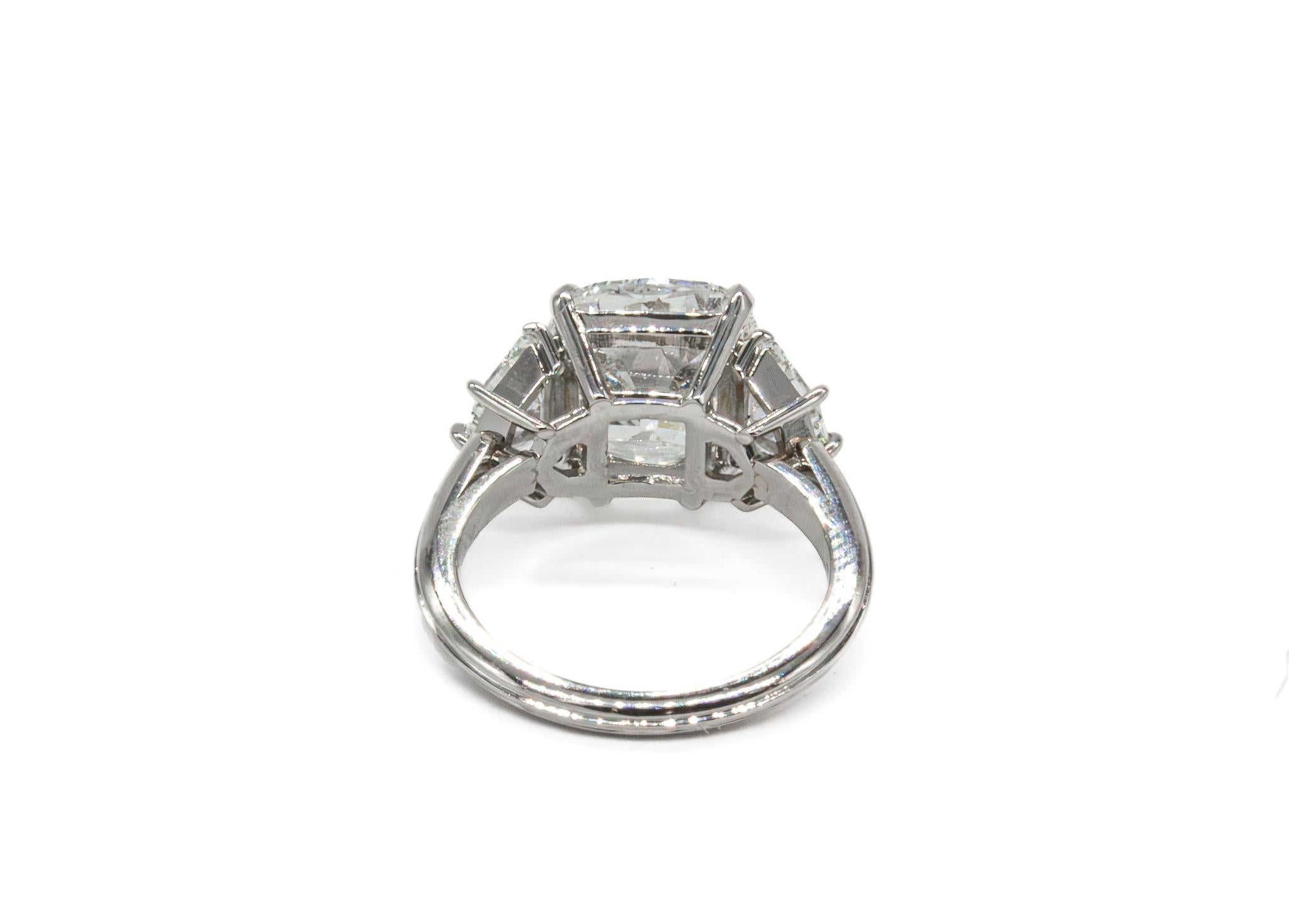 Taille coussin J. Birnbach GIA 4.34 H SI1 Carat Cushion Cut Diamond Three-Stone Ring en vente