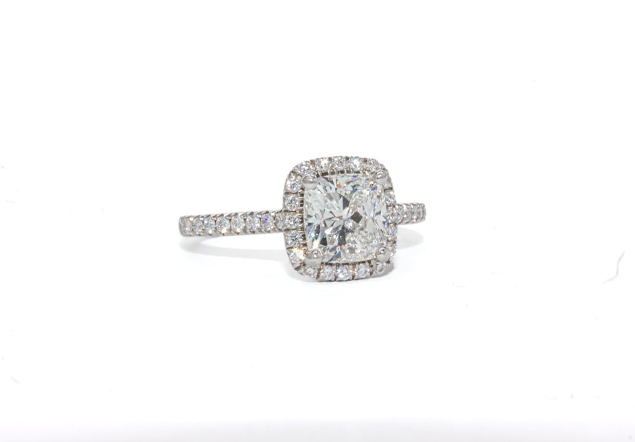 J. Birnbach GIA 1,60 Karat H VS2 Kissenschliff Diamant Halo Solitär Ring (Zeitgenössisch) im Angebot