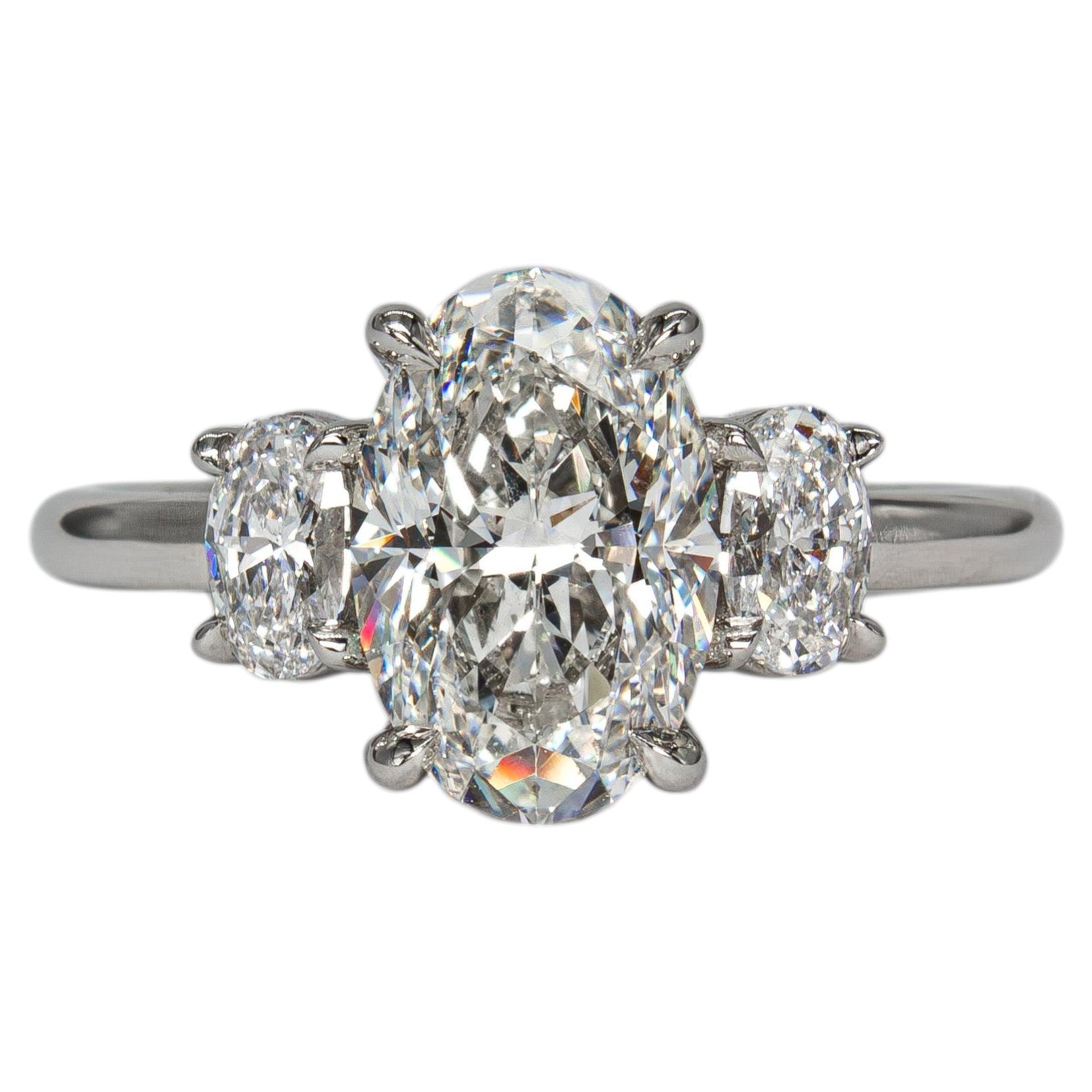 J. Birnbach GIA 2.01 Carat F VS2 Oval Diamond Platinum Three Stone Ring (bague à trois pierres en platine) en vente