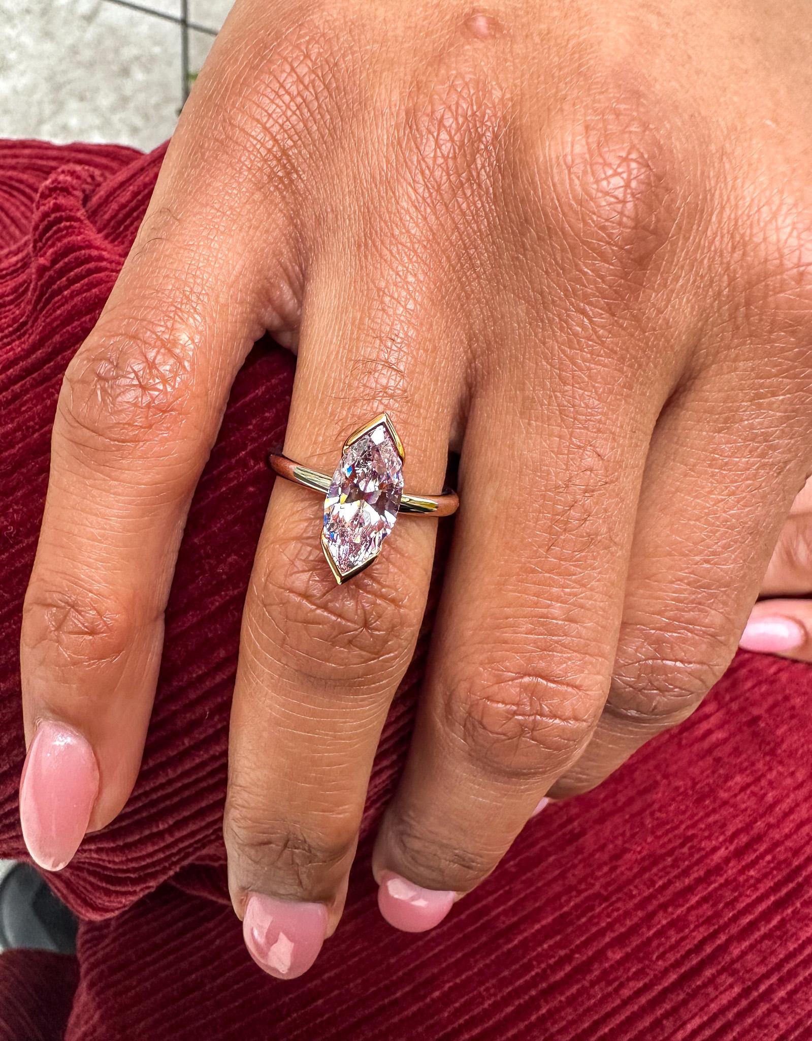 J. Birnbach GIA Bague solitaire à deux tons avec diamant de 2,03 carats de couleur rose pourpre fantaisie Unisexe en vente