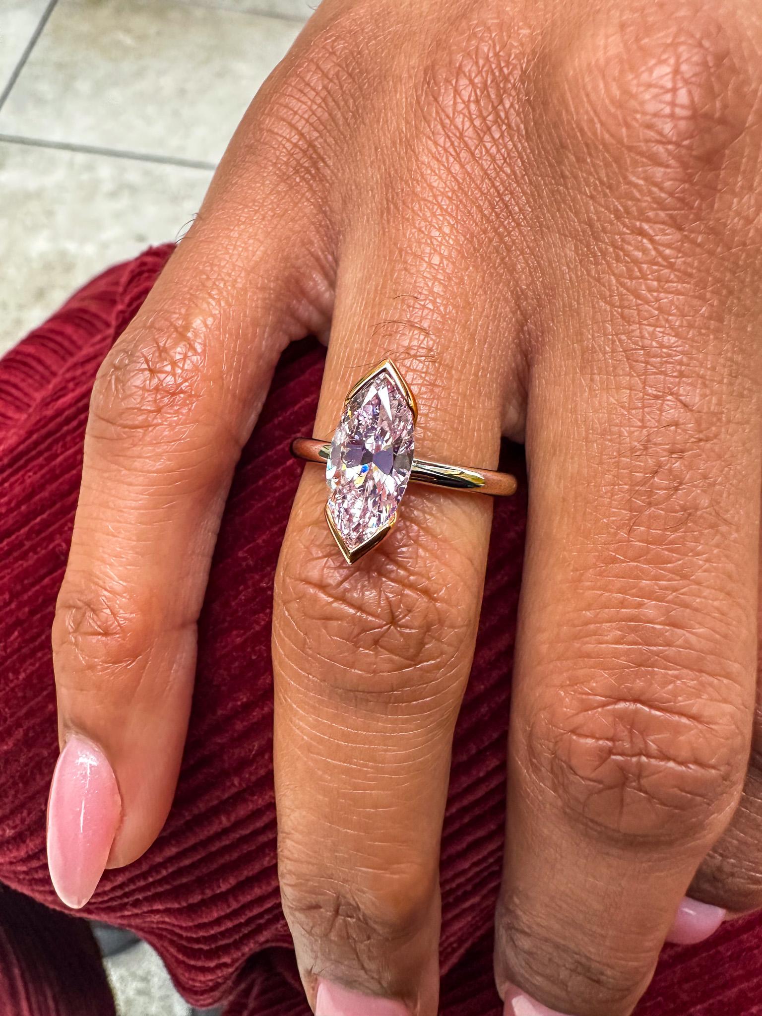 J. Birnbach GIA Bague solitaire à deux tons avec diamant de 2,03 carats de couleur rose pourpre fantaisie en vente 1