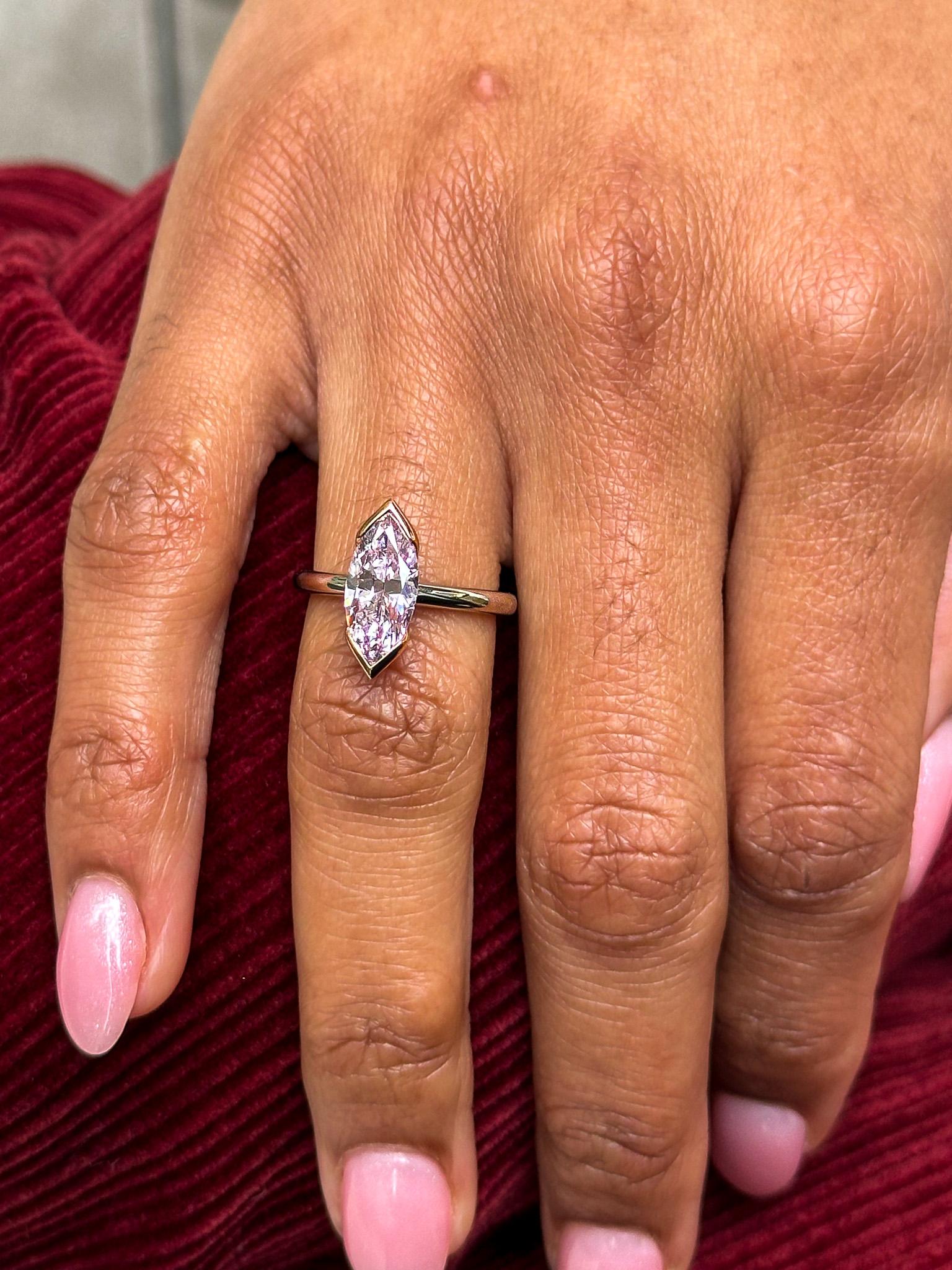 J. Birnbach GIA Bague solitaire à deux tons avec diamant de 2,03 carats de couleur rose pourpre fantaisie en vente 2