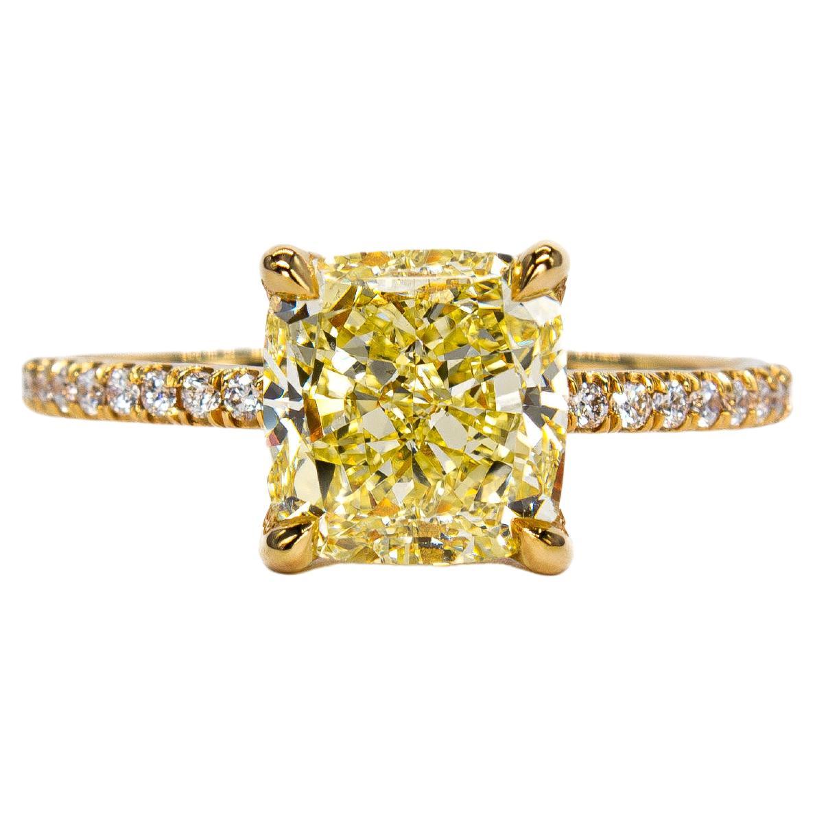 J. Birnbach GIA 2,29 Karat Fancy Yellow Cushion Cut Diamant Solitaire