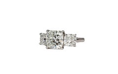 J. Birnbach GIA 3,70 Karat H SI1 Kissenschliff Diamant Platin Drei Stein Ring