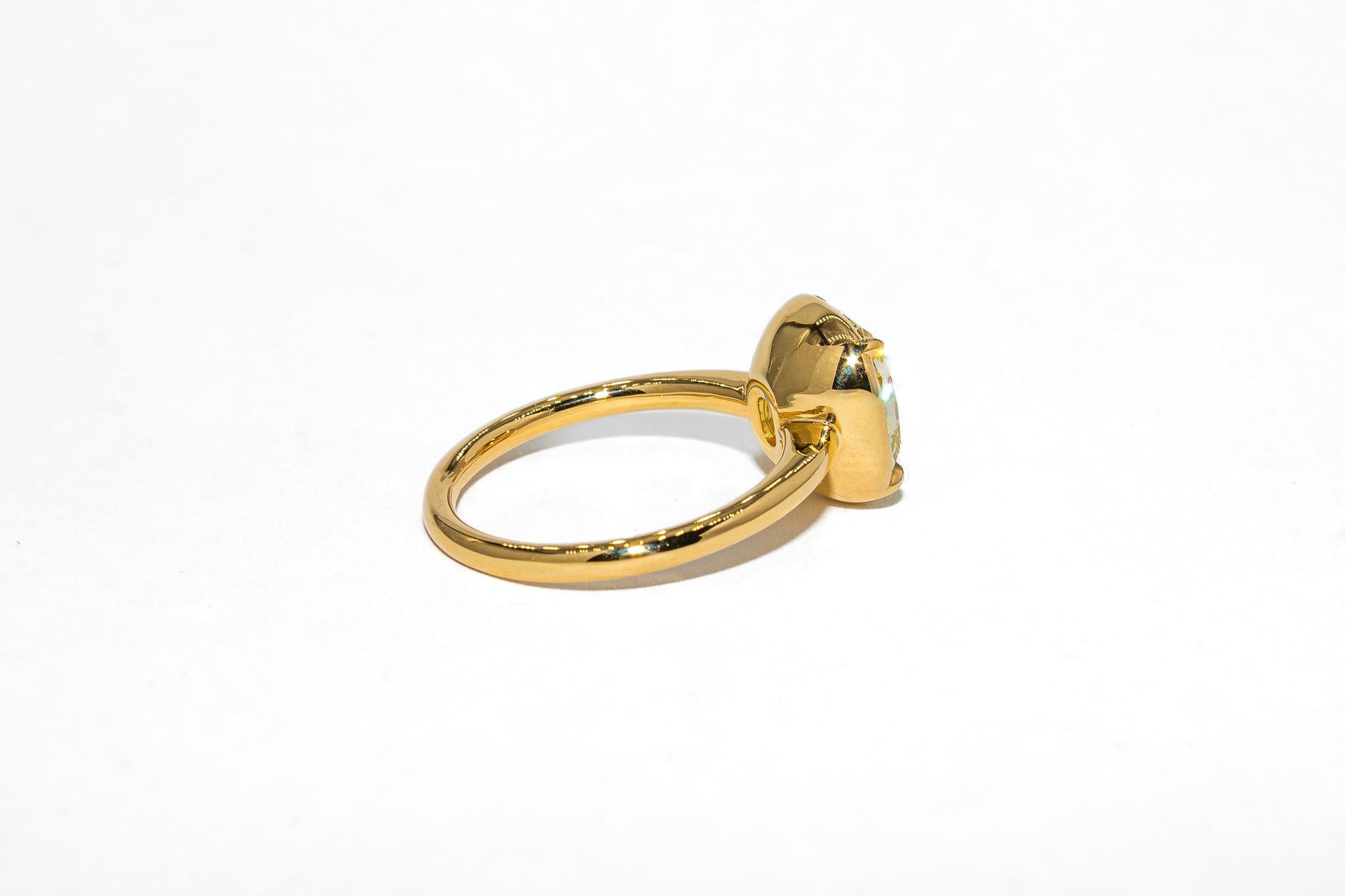 Taille coussin J. Birnbach GIA 4.30 Carat Fancy Light Yellow Cushion Cut Diamond Solitaire Ring en vente