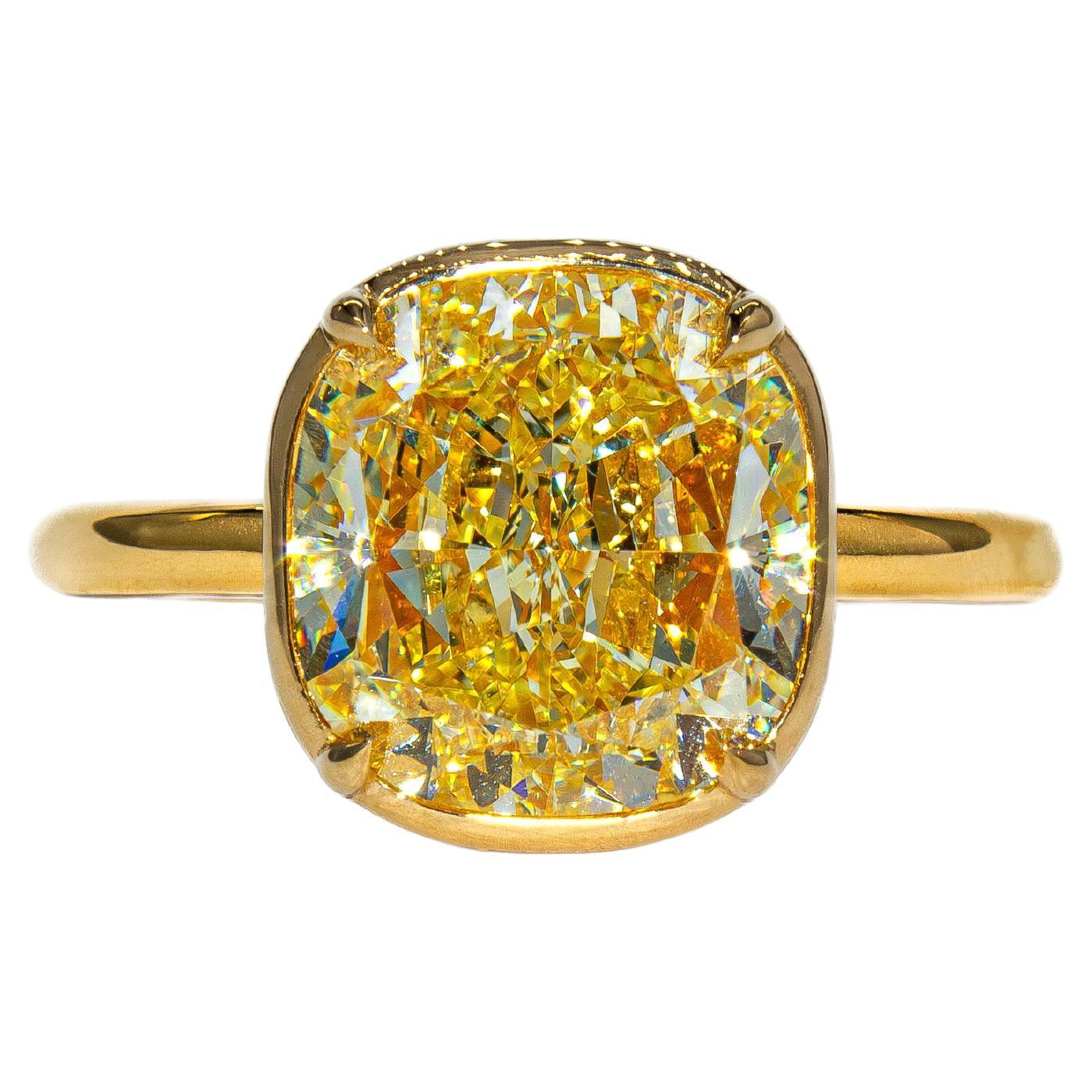J. Birnbach GIA 4.30 Carat Fancy Light Yellow Cushion Cut Diamond Solitaire Ring en vente